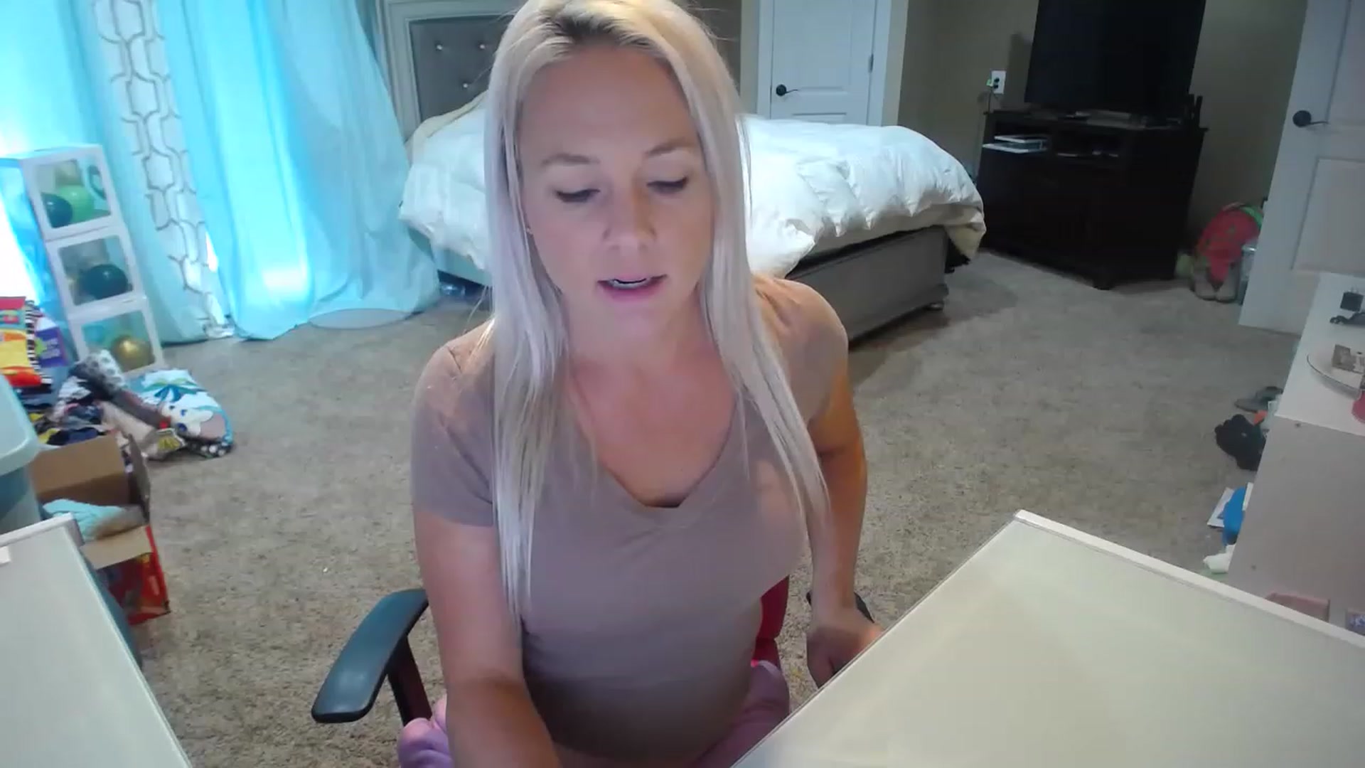 Gallery image thumbnail from AshlynnStorm's myfreecams stream on, 03/13/2023, 19:40 image 5 of 20