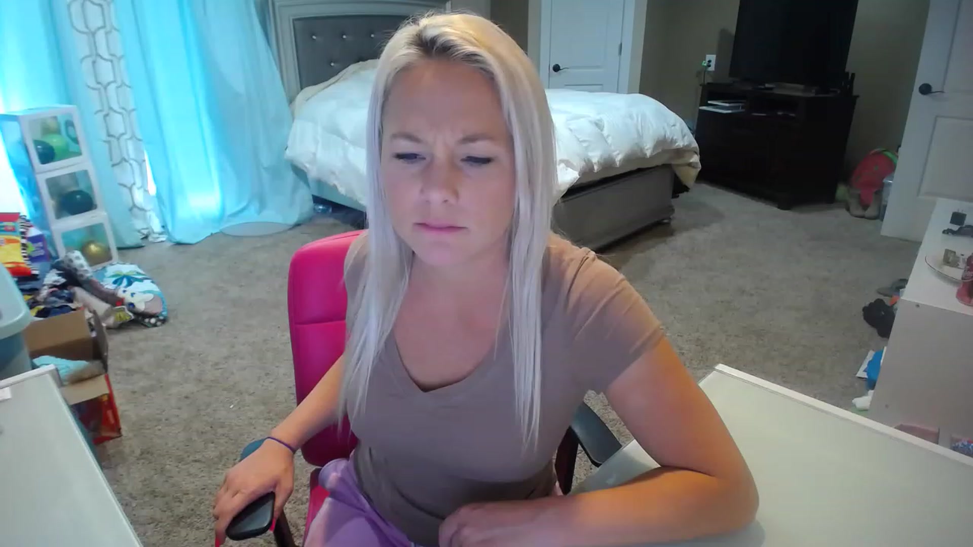 Gallery image thumbnail from AshlynnStorm's myfreecams stream on, 03/13/2023, 19:40 image 14 of 20