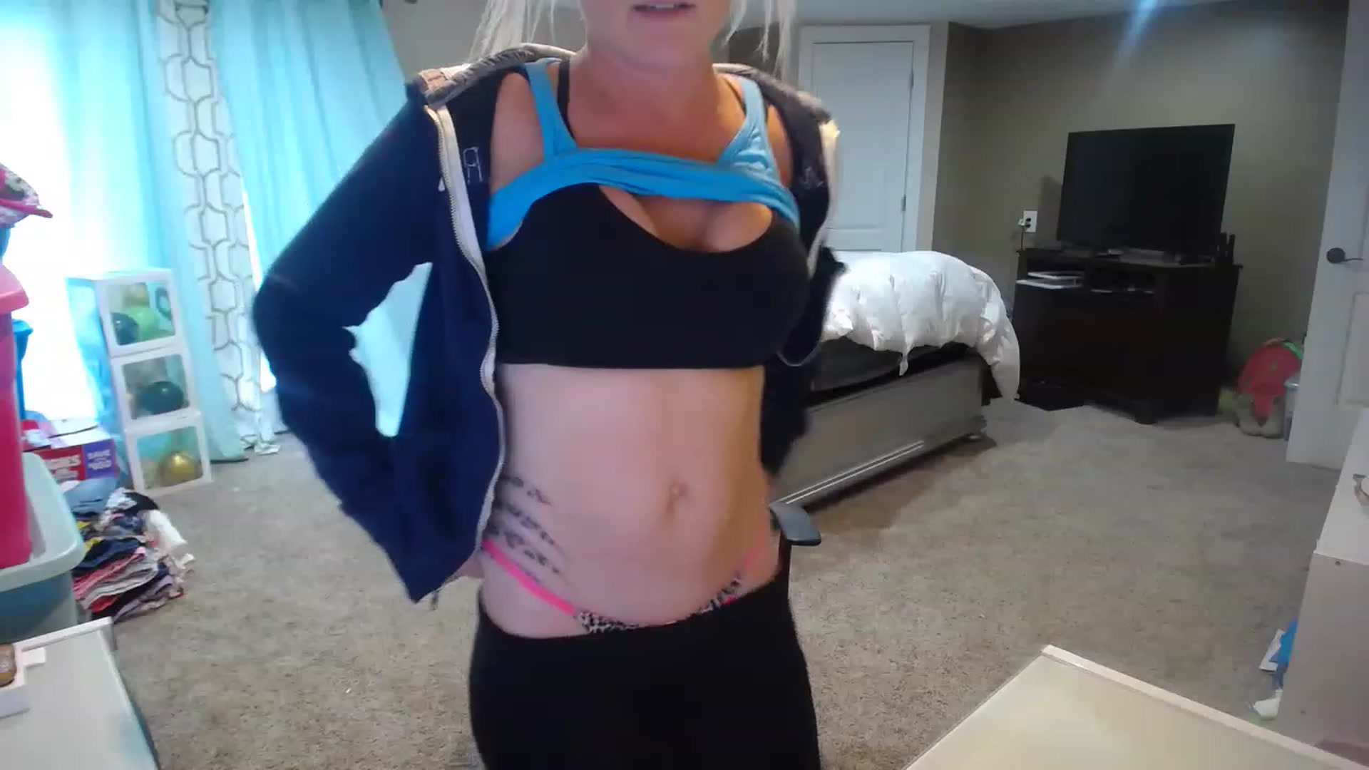Gallery image thumbnail from AshlynnStorm's myfreecams stream on, 03/14/2023, 19:42 image 5 of 20