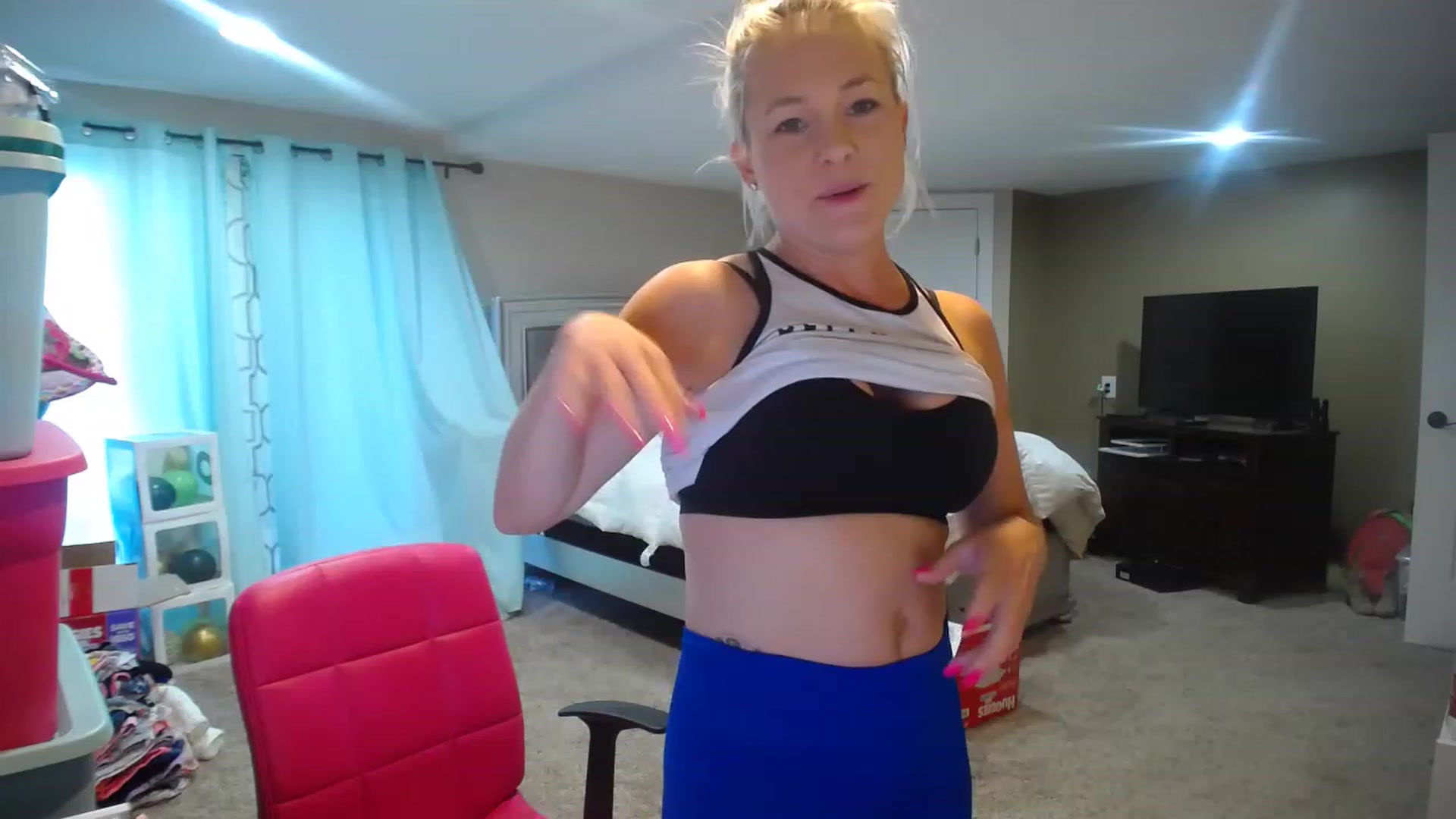 Gallery image thumbnail from AshlynnStorm's myfreecams stream on, 03/15/2023, 19:41 image 6 of 20