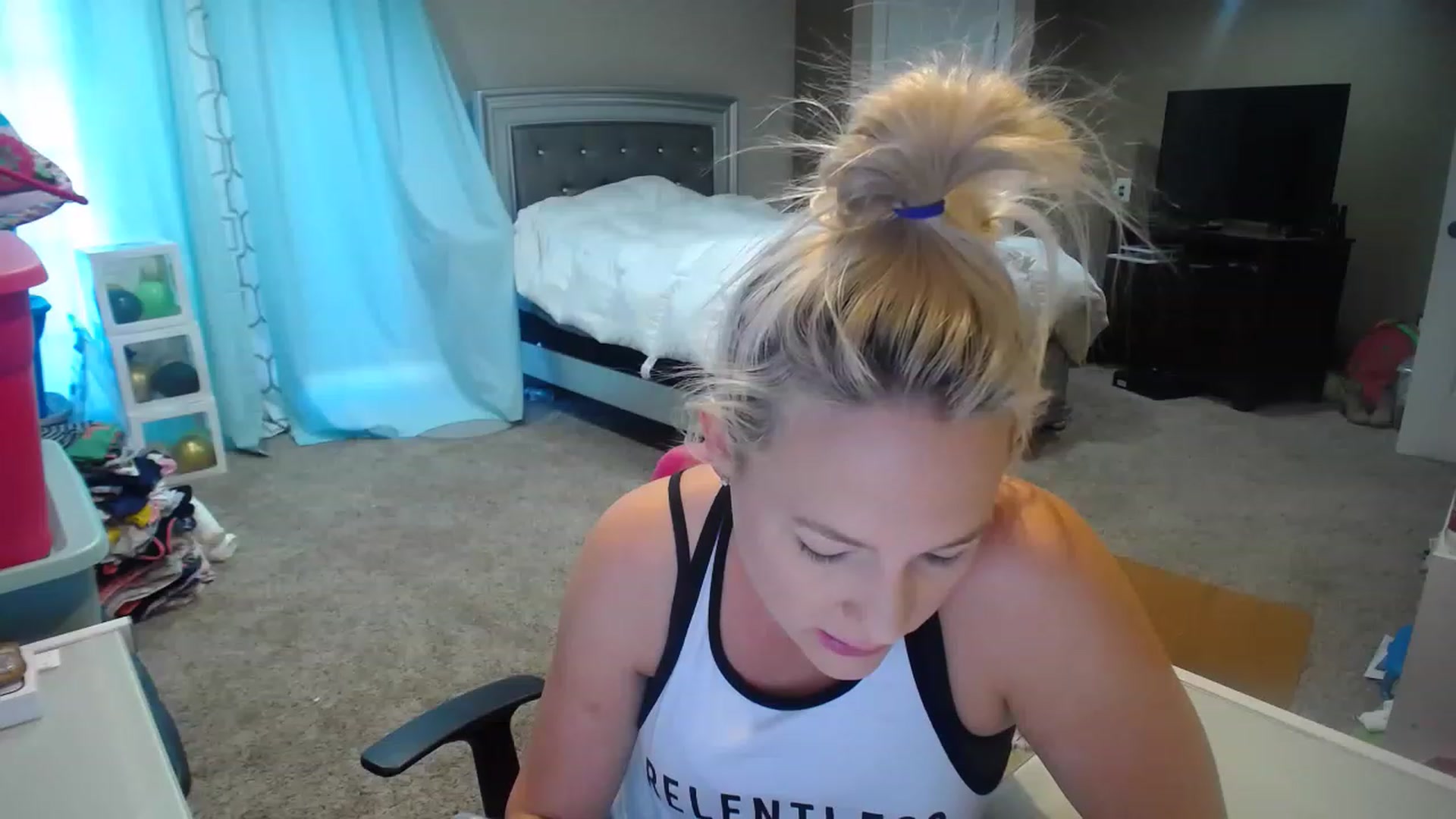 Gallery image thumbnail from AshlynnStorm's myfreecams stream on, 03/15/2023, 19:41 image 20 of 20