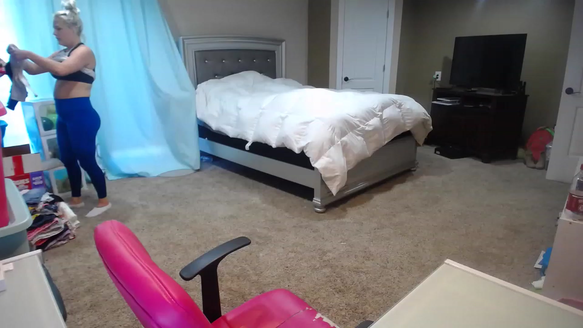 Gallery image thumbnail from AshlynnStorm's myfreecams stream on, 03/15/2023, 19:41 image 3 of 20