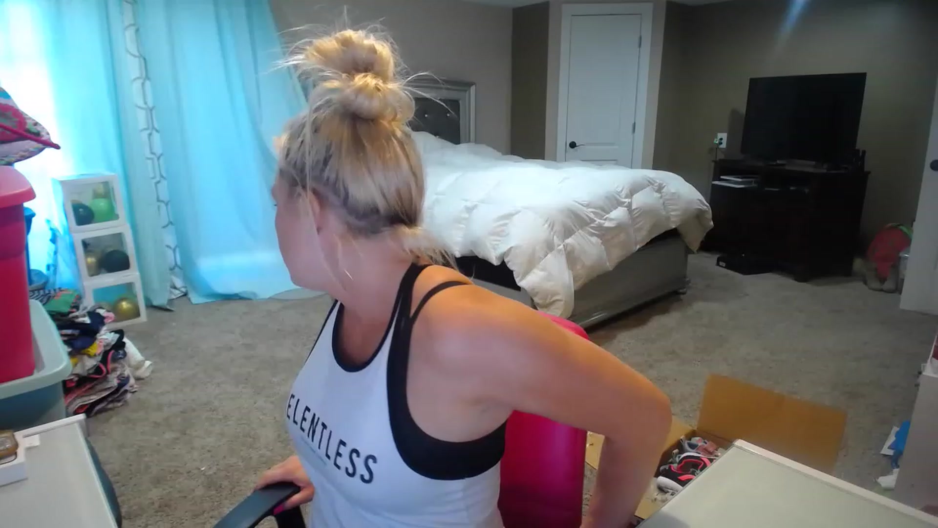 Gallery image thumbnail from AshlynnStorm's myfreecams stream on, 03/15/2023, 19:41 image 17 of 20