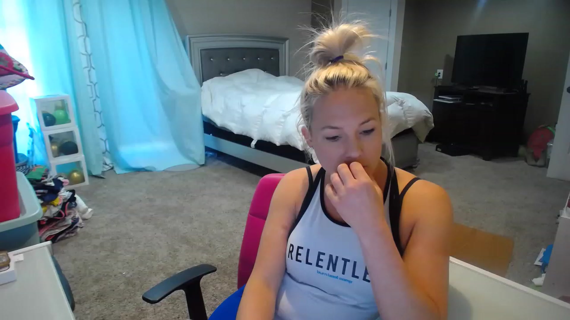 Gallery image thumbnail from AshlynnStorm's myfreecams stream on, 03/15/2023, 19:41 image 19 of 20