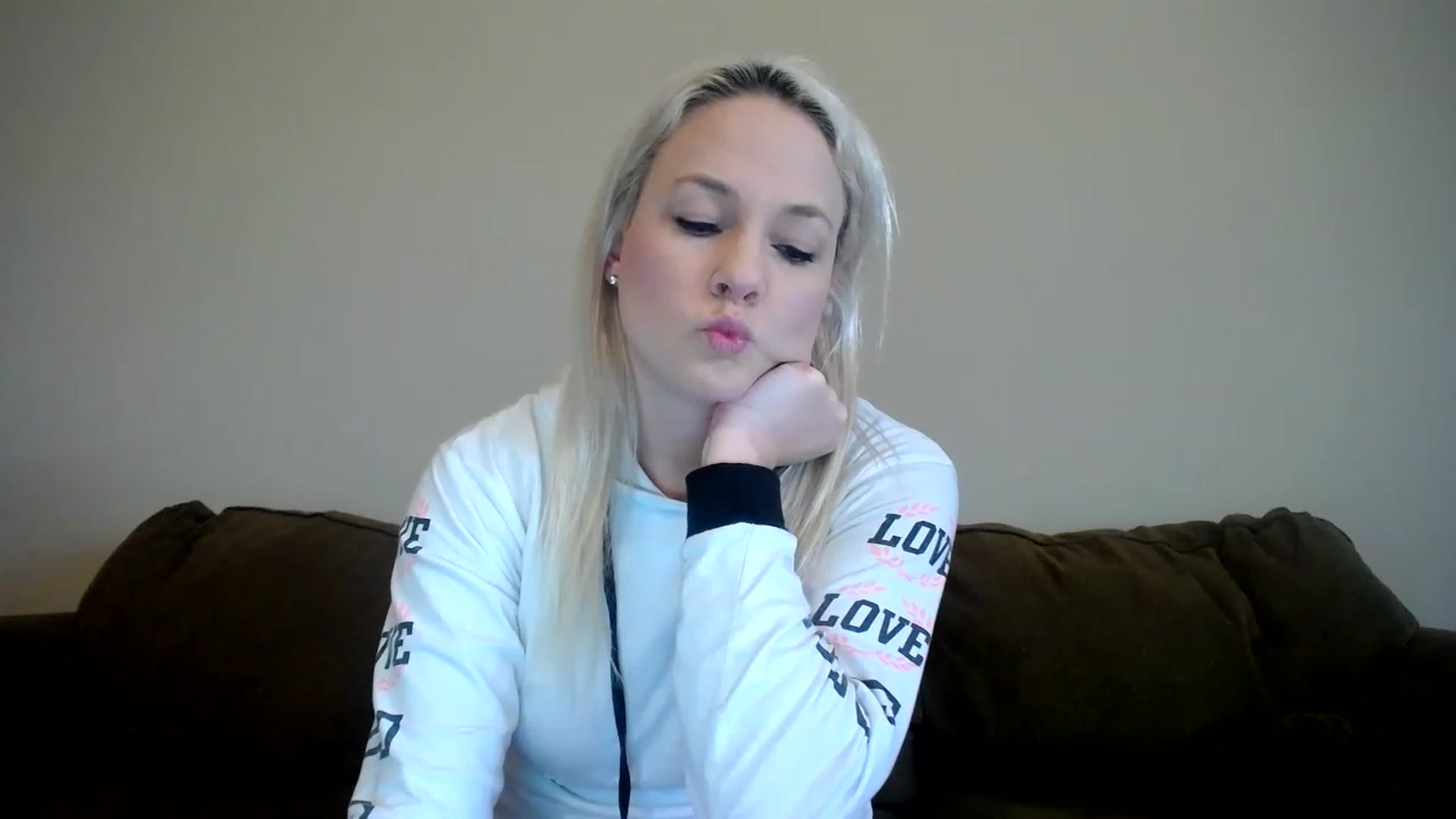 Gallery image thumbnail from AshlynnStorm's myfreecams stream on, 03/22/2023, 18:50 image 7 of 20