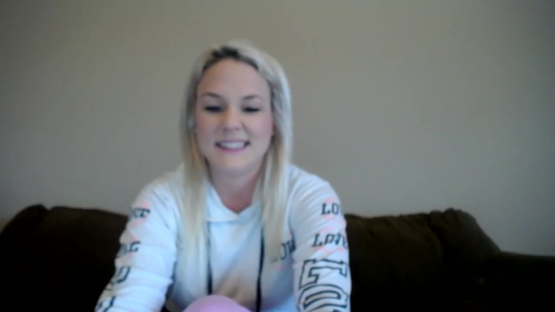 Gallery image thumbnail from AshlynnStorm's myfreecams stream on, 03/22/2023, 18:50 image 16 of 20
