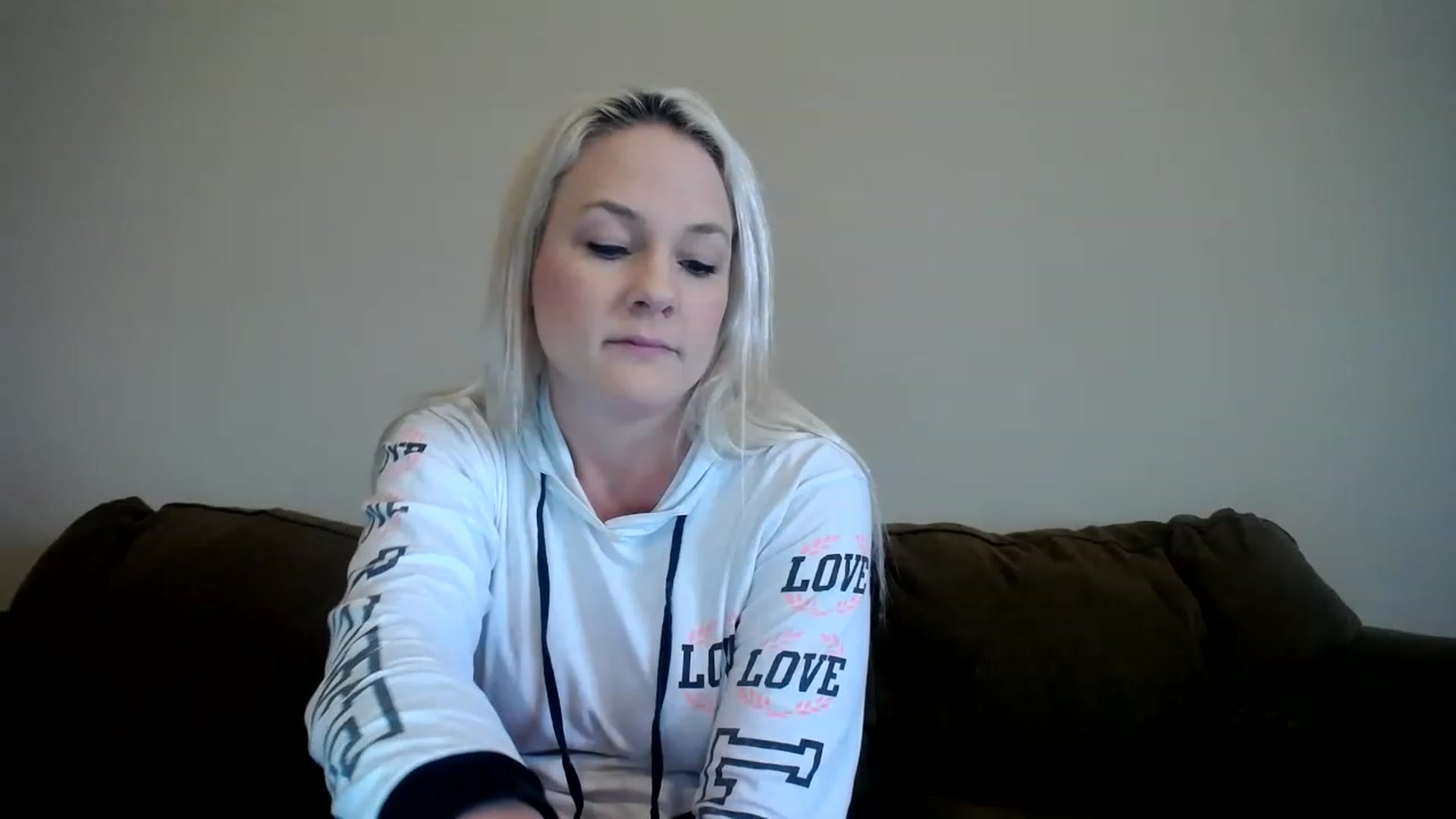 Gallery image thumbnail from AshlynnStorm's myfreecams stream on, 03/22/2023, 18:50 image 4 of 20