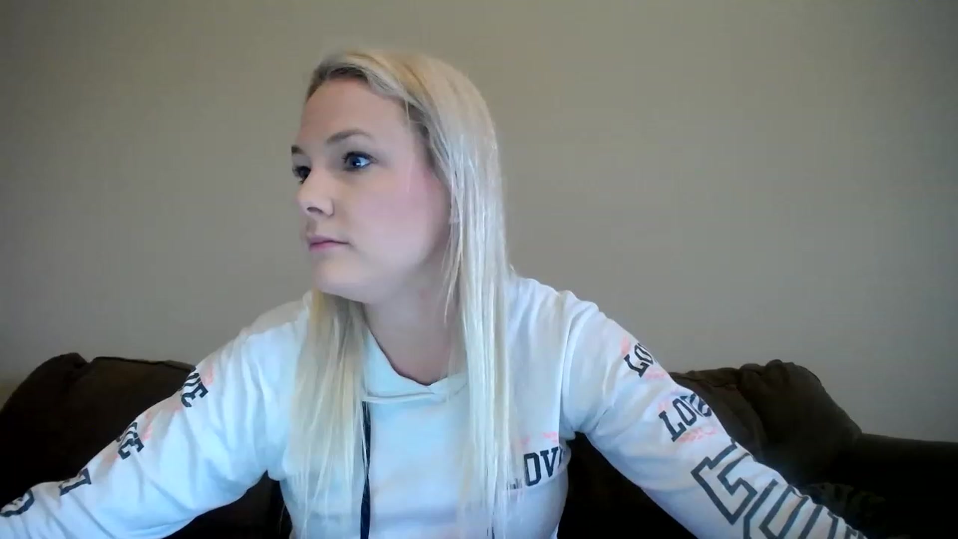 Gallery image thumbnail from AshlynnStorm's myfreecams stream on, 03/22/2023, 18:50 image 17 of 20