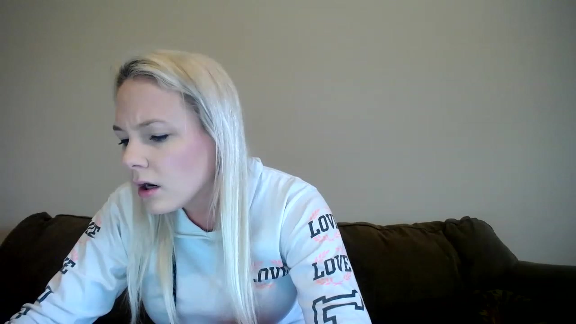 Gallery image thumbnail from AshlynnStorm's myfreecams stream on, 03/22/2023, 18:50 image 18 of 20