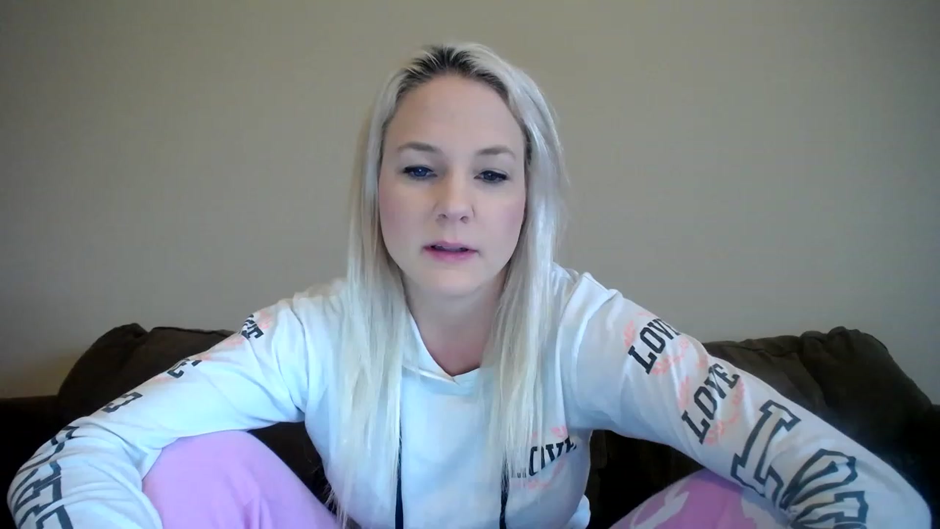 Gallery image thumbnail from AshlynnStorm's myfreecams stream on, 03/22/2023, 18:50 image 1 of 20