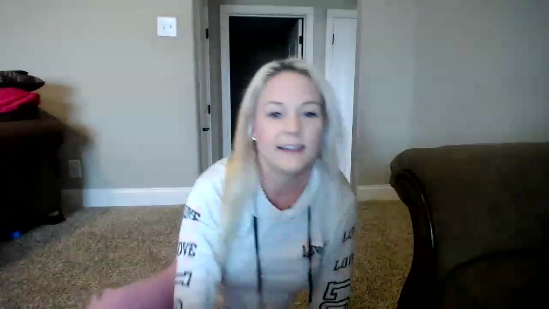 Gallery image thumbnail from AshlynnStorm's myfreecams stream on, 03/22/2023, 18:50 image 14 of 20