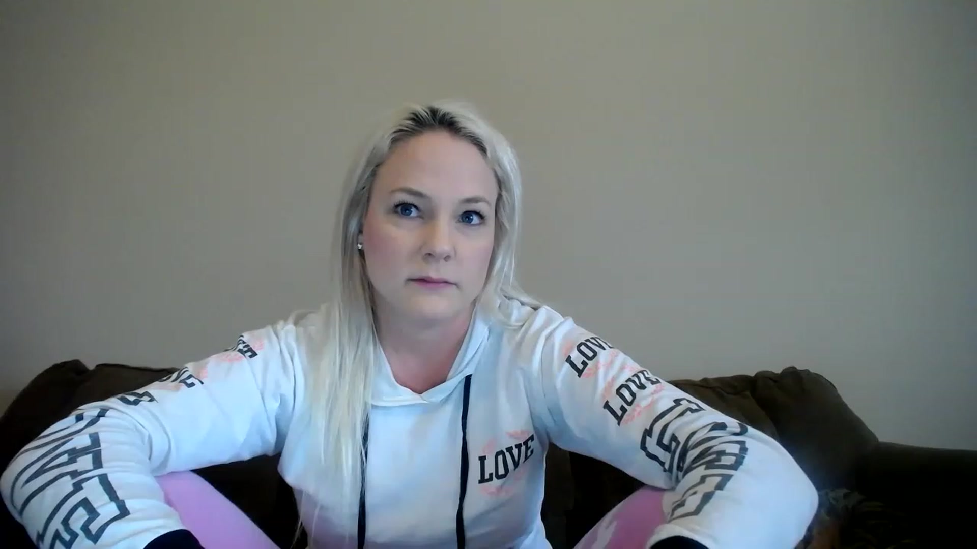 Gallery image thumbnail from AshlynnStorm's myfreecams stream on, 03/22/2023, 18:50 image 19 of 20