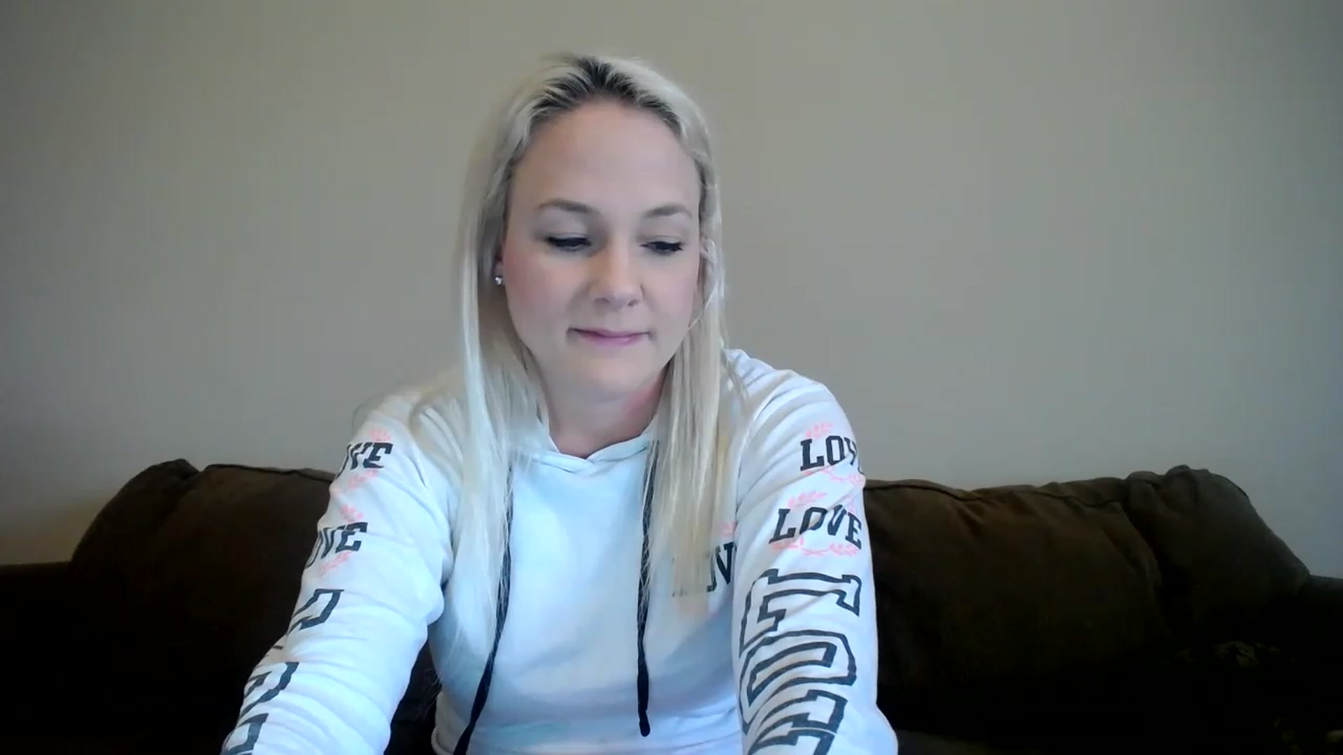 Gallery image thumbnail from AshlynnStorm's myfreecams stream on, 03/22/2023, 18:50 image 10 of 20