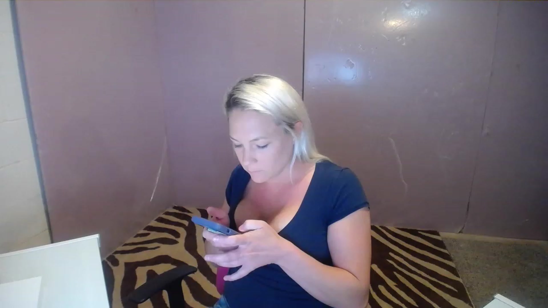 Gallery image thumbnail from AshlynnStorm's myfreecams stream on, 04/27/2023, 18:24 image 14 of 20