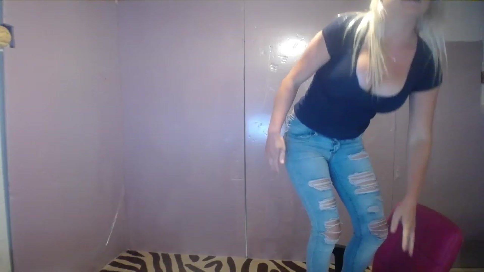 Gallery image thumbnail from AshlynnStorm's myfreecams stream on, 04/27/2023, 19:32 image 6 of 20