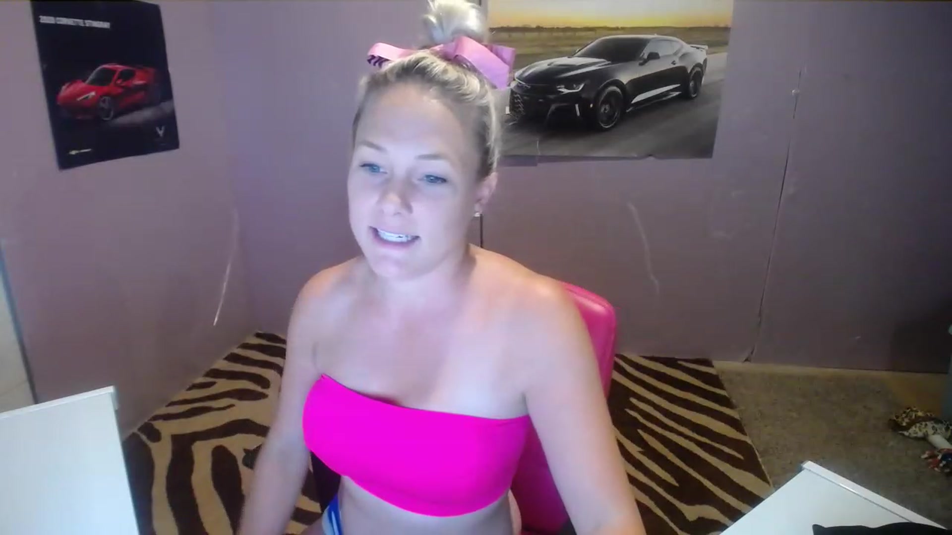 Gallery image thumbnail from AshlynnStorm's myfreecams stream on, 04/28/2023, 19:40 image 6 of 20