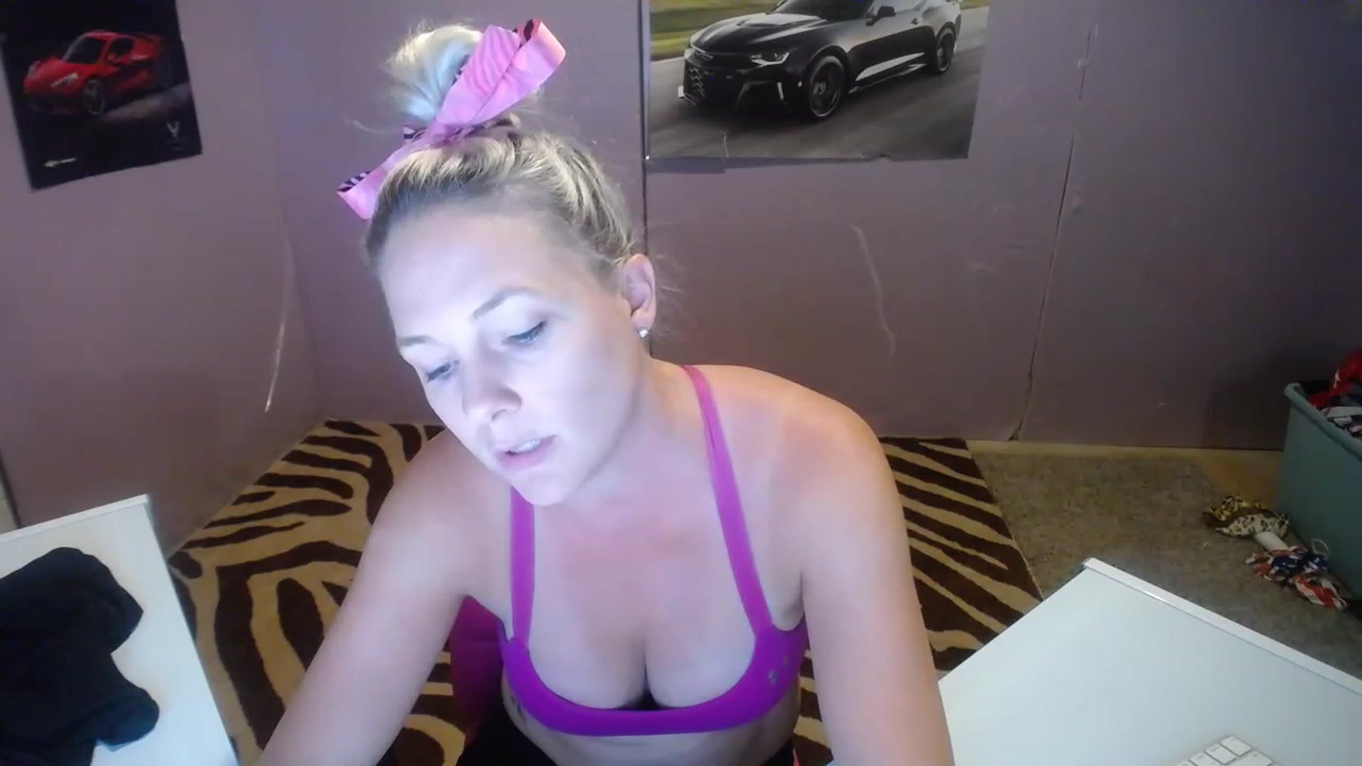 Gallery image thumbnail from AshlynnStorm's myfreecams stream on, 04/28/2023, 19:40 image 20 of 20
