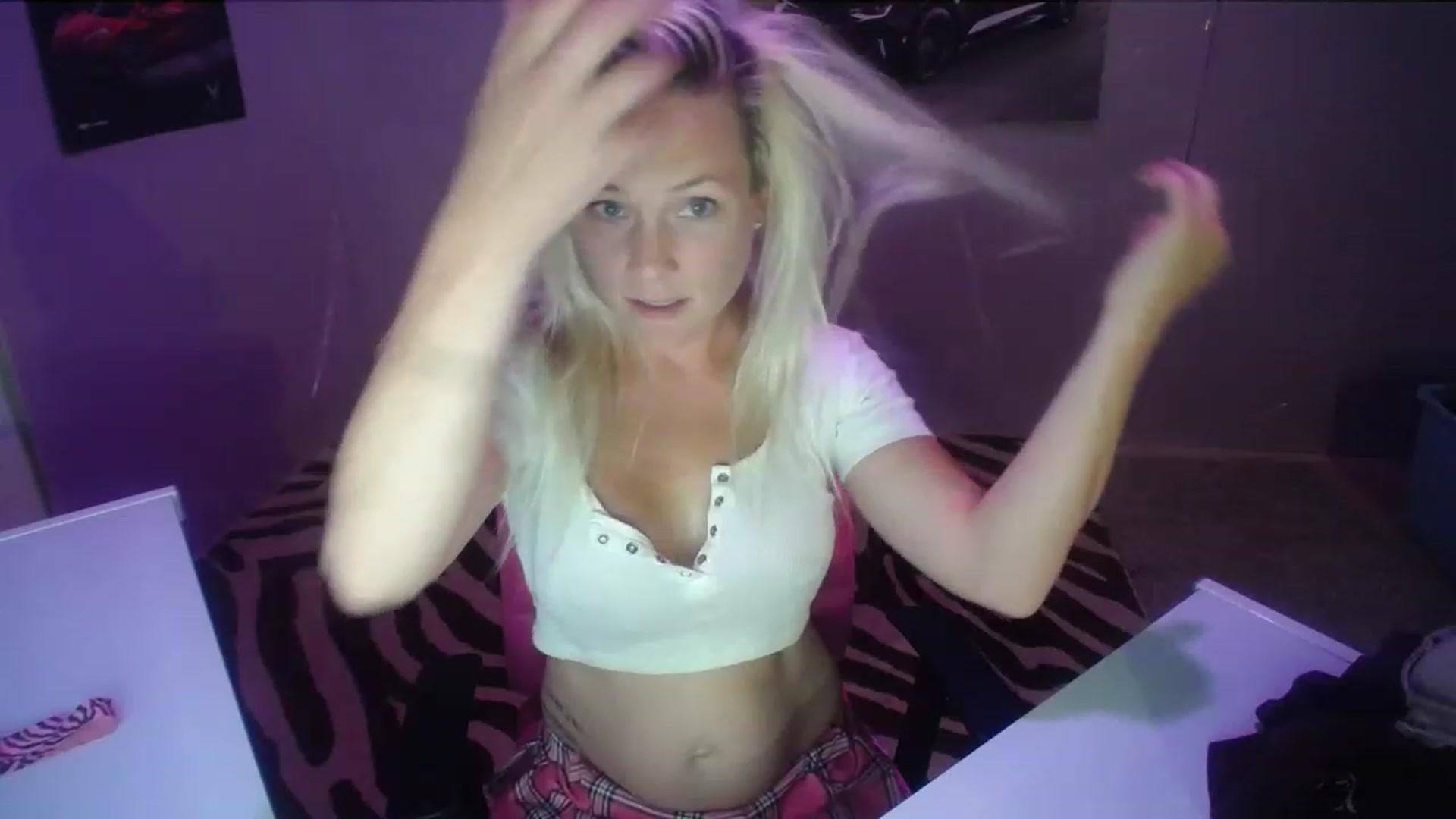 Gallery image thumbnail from AshlynnStorm's myfreecams stream on, 05/01/2023, 05:08 image 14 of 20