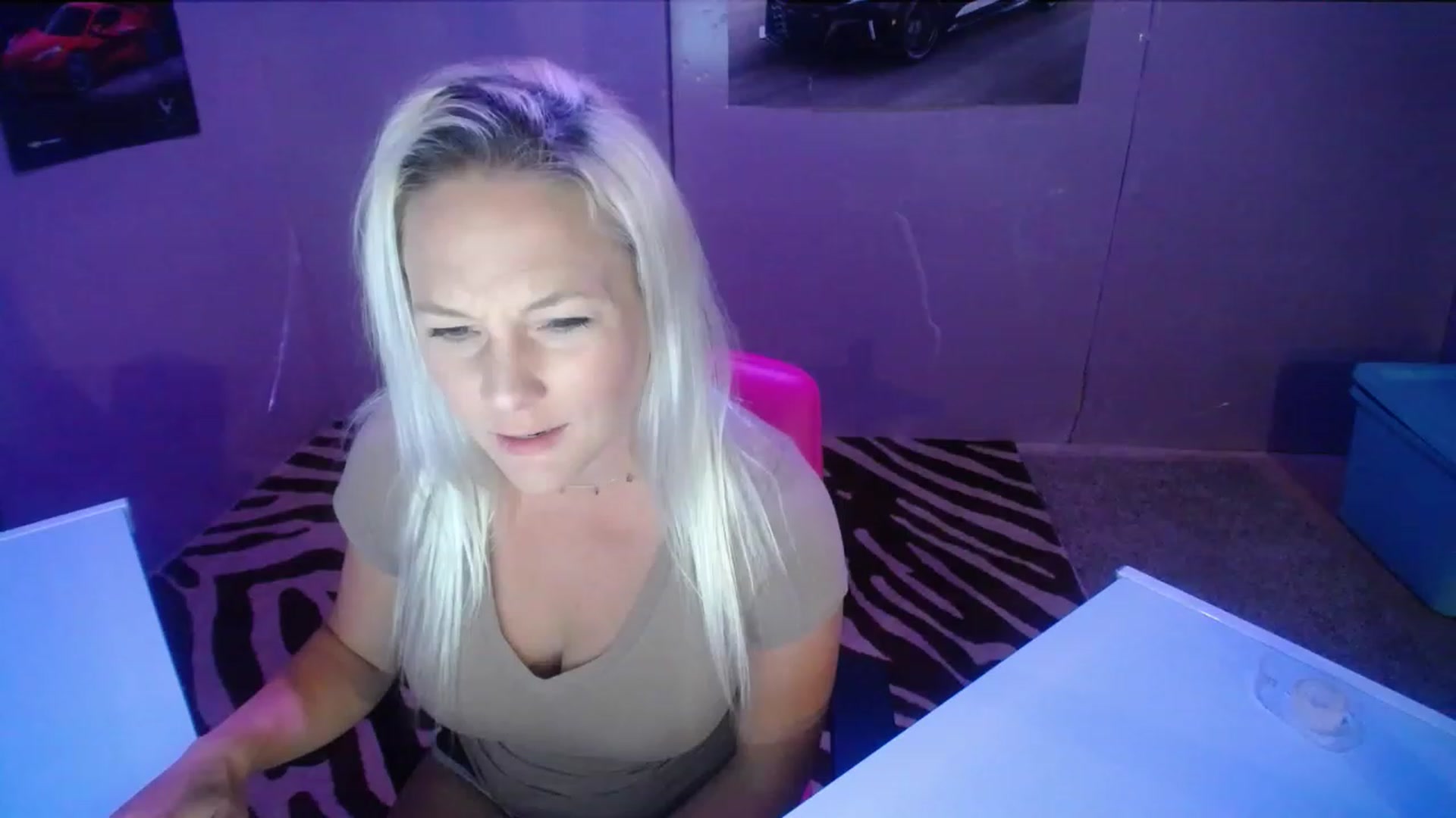 Gallery image thumbnail from AshlynnStorm's myfreecams stream on, 05/08/2023, 03:20 image 4 of 20