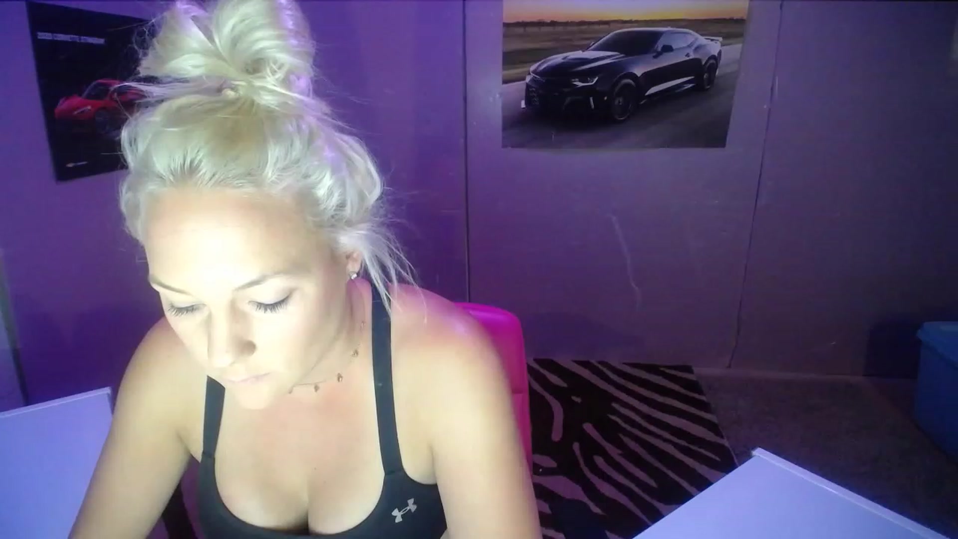 Gallery image thumbnail from AshlynnStorm's myfreecams stream on, 05/18/2023, 19:23 image 17 of 20