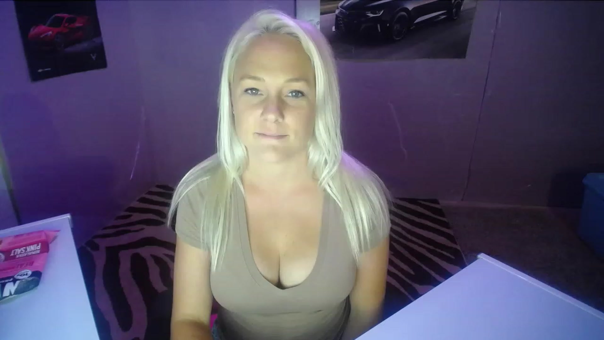 Gallery image thumbnail from AshlynnStorm's myfreecams stream on, 05/19/2023, 20:58 image 3 of 20