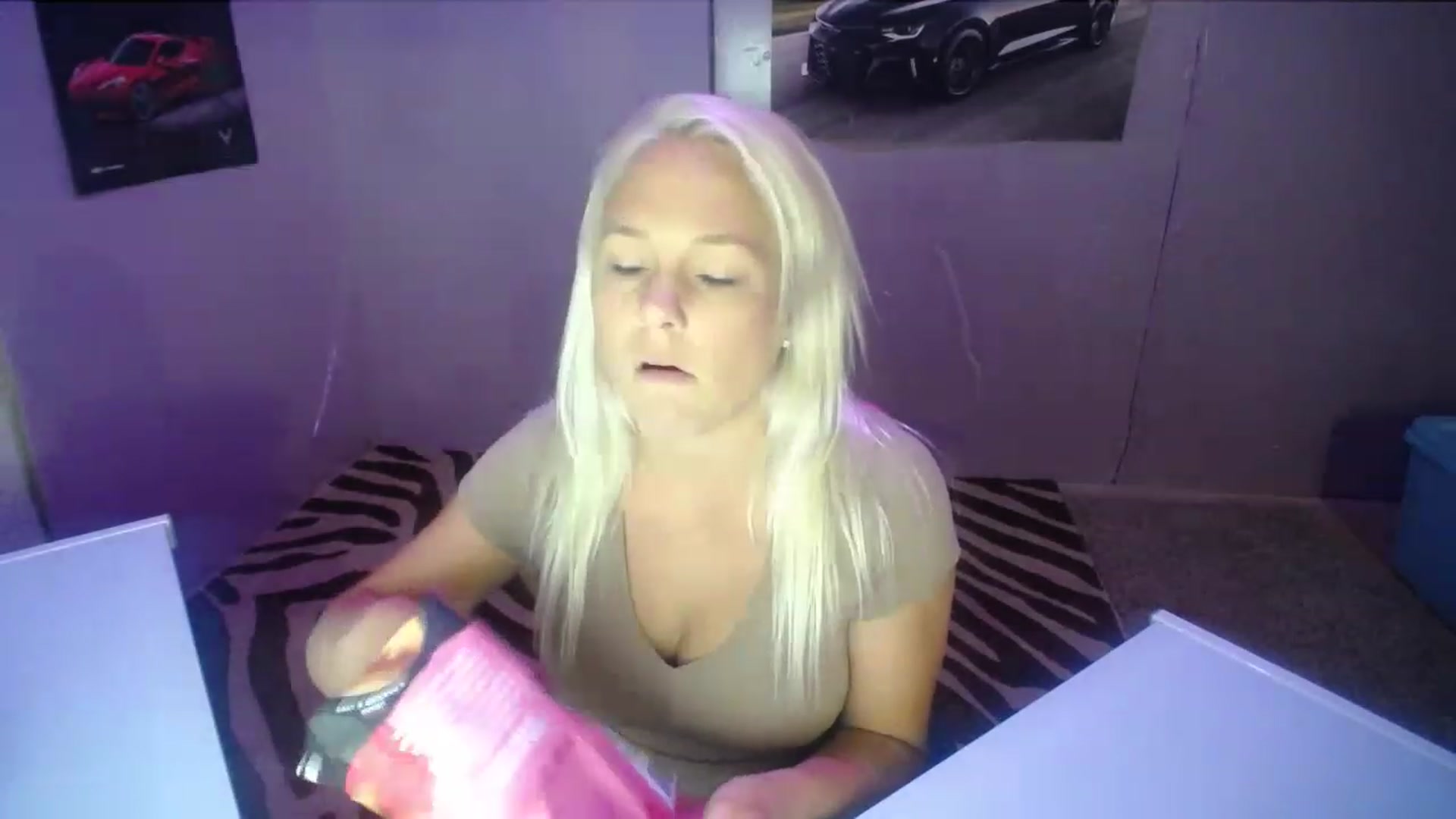 Gallery image thumbnail from AshlynnStorm's myfreecams stream on, 05/19/2023, 20:58 image 13 of 20