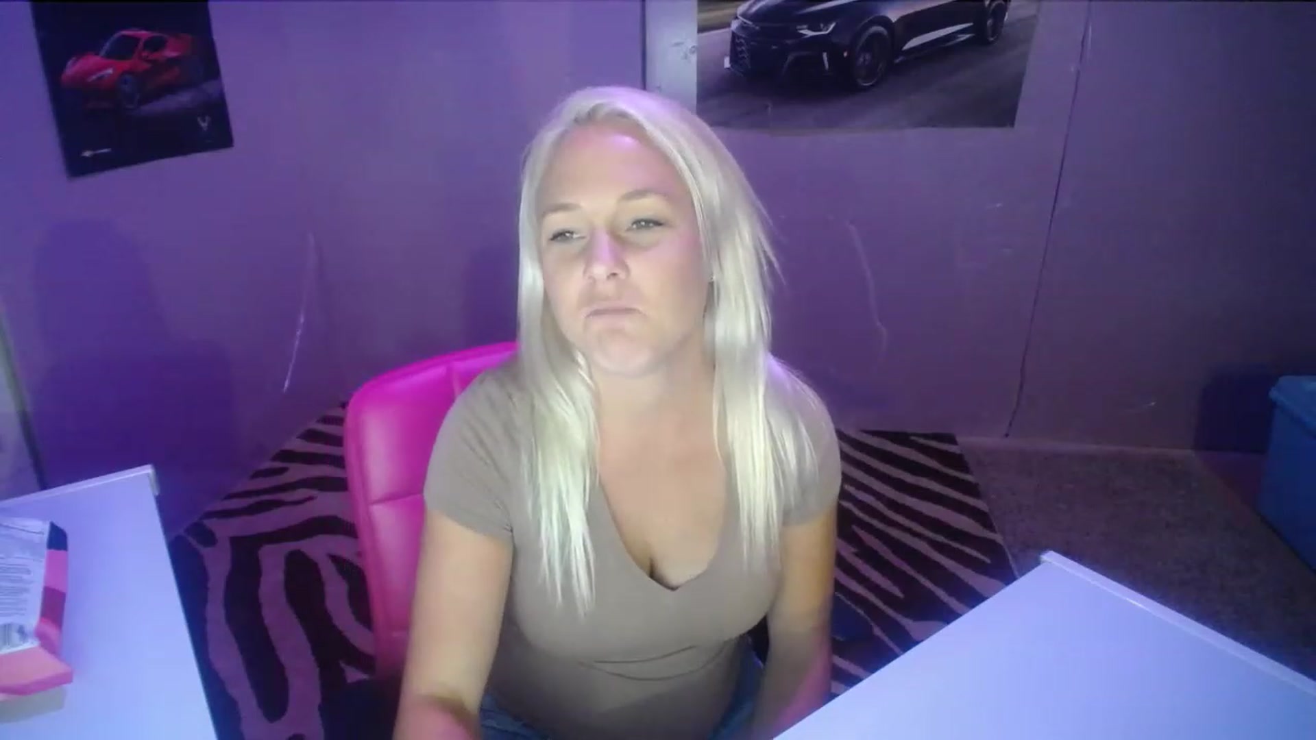 Gallery image thumbnail from AshlynnStorm's myfreecams stream on, 05/19/2023, 20:58 image 18 of 20