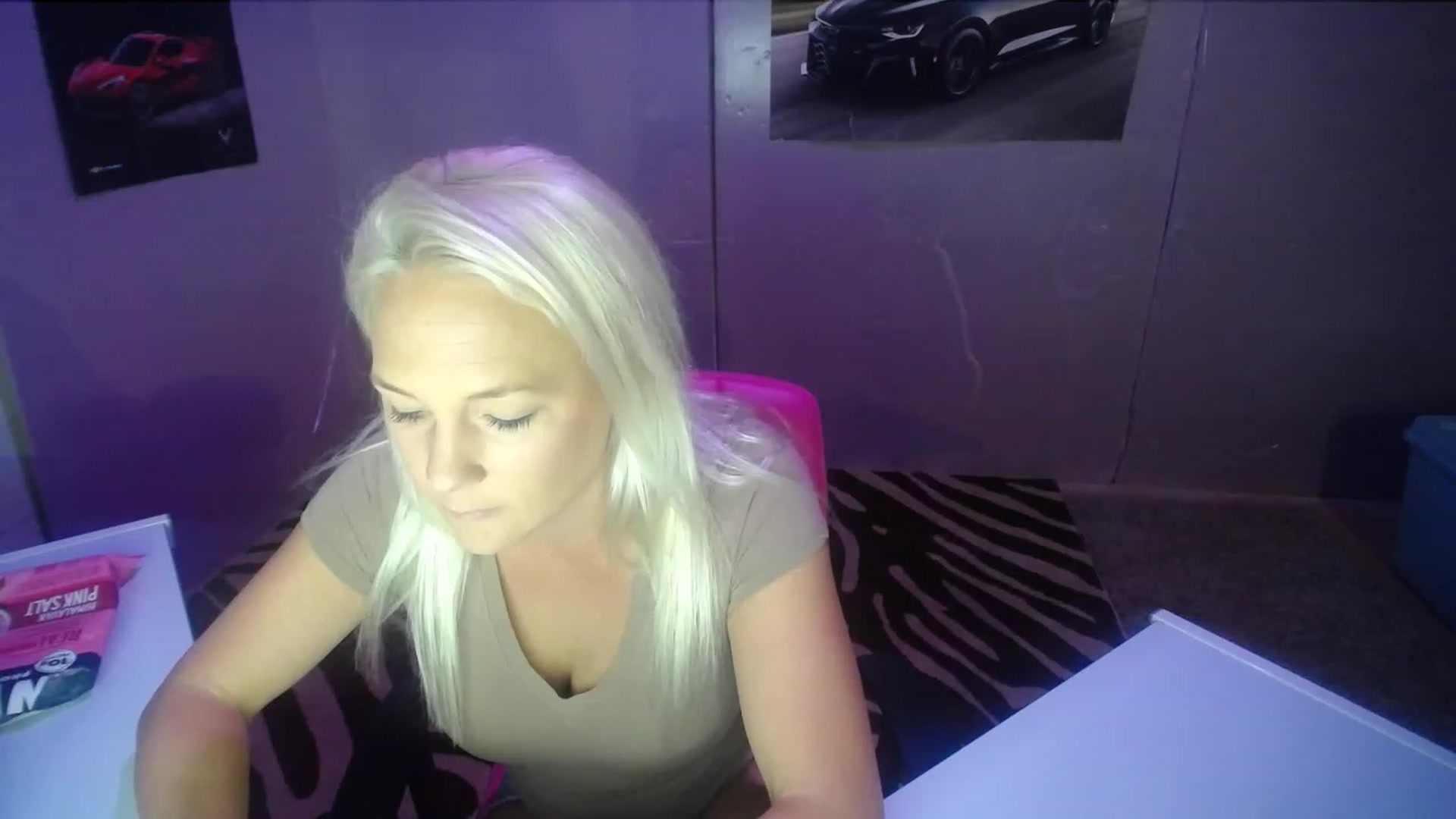 Gallery image thumbnail from AshlynnStorm's myfreecams stream on, 05/19/2023, 20:58 image 1 of 20