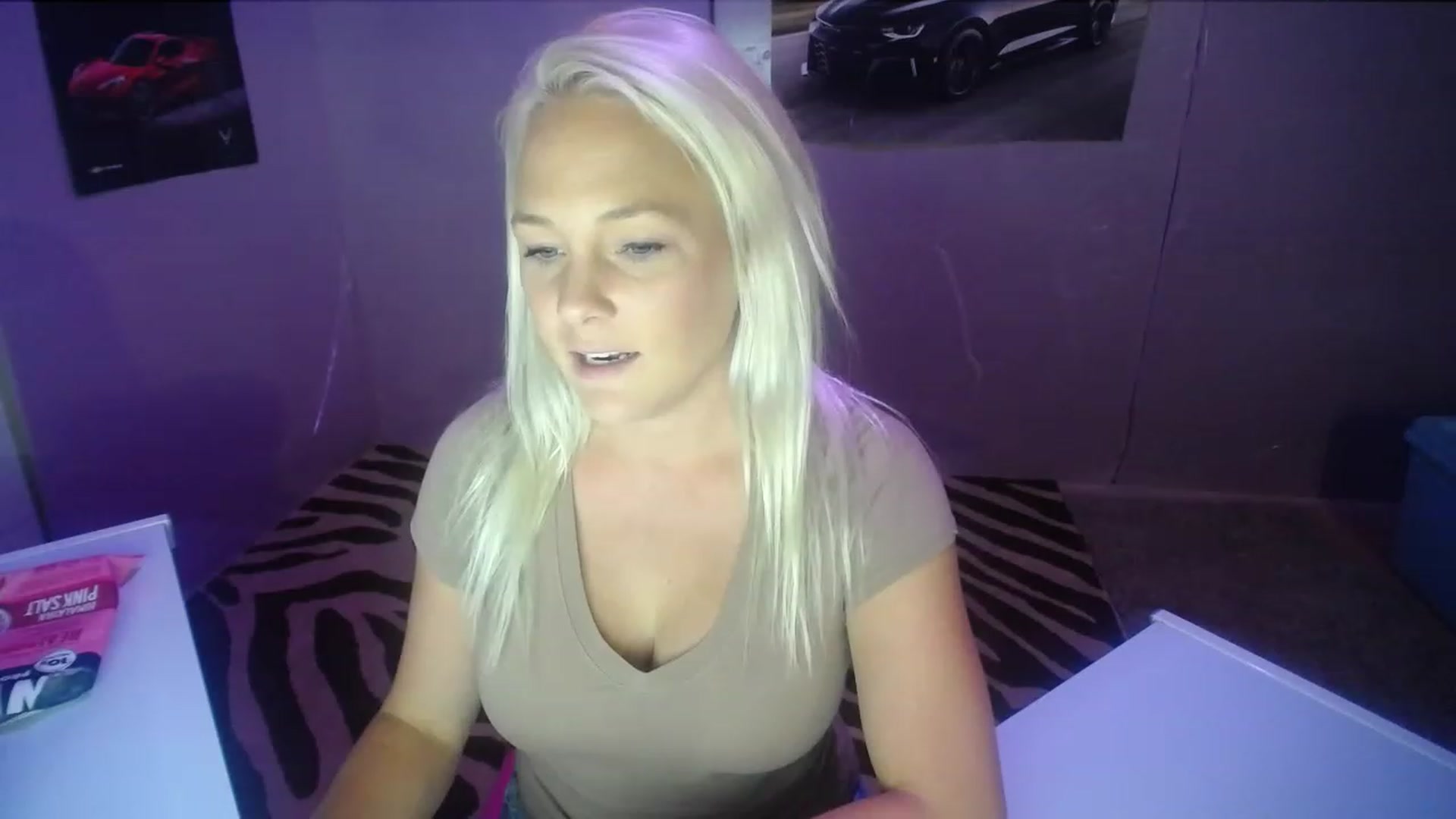 Gallery image thumbnail from AshlynnStorm's myfreecams stream on, 05/19/2023, 20:58 image 4 of 20