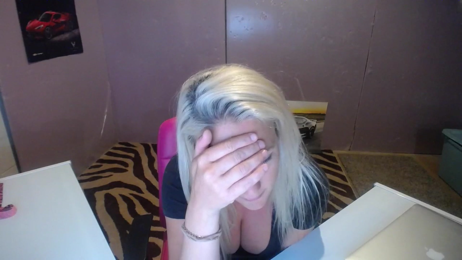 Gallery image thumbnail from AshlynnStorm's myfreecams stream on, 06/27/2023, 03:45 image 19 of 20