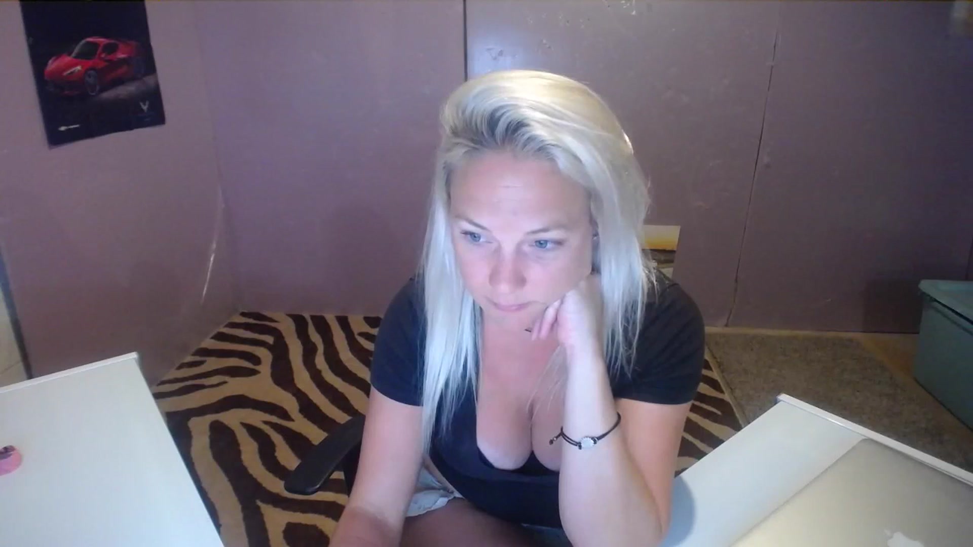 Gallery image thumbnail from AshlynnStorm's myfreecams stream on, 06/27/2023, 03:45 image 14 of 20