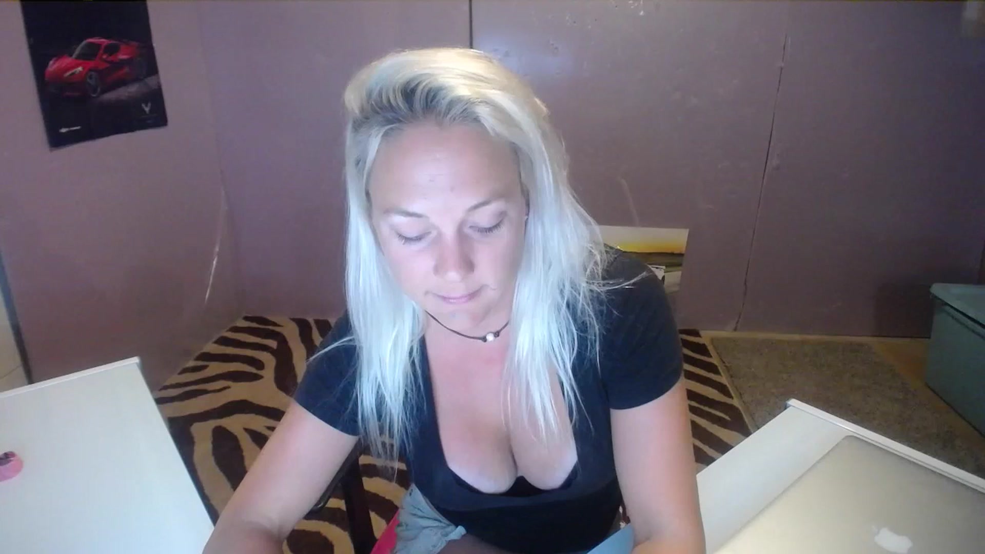 Gallery image thumbnail from AshlynnStorm's myfreecams stream on, 06/27/2023, 03:45 image 9 of 20