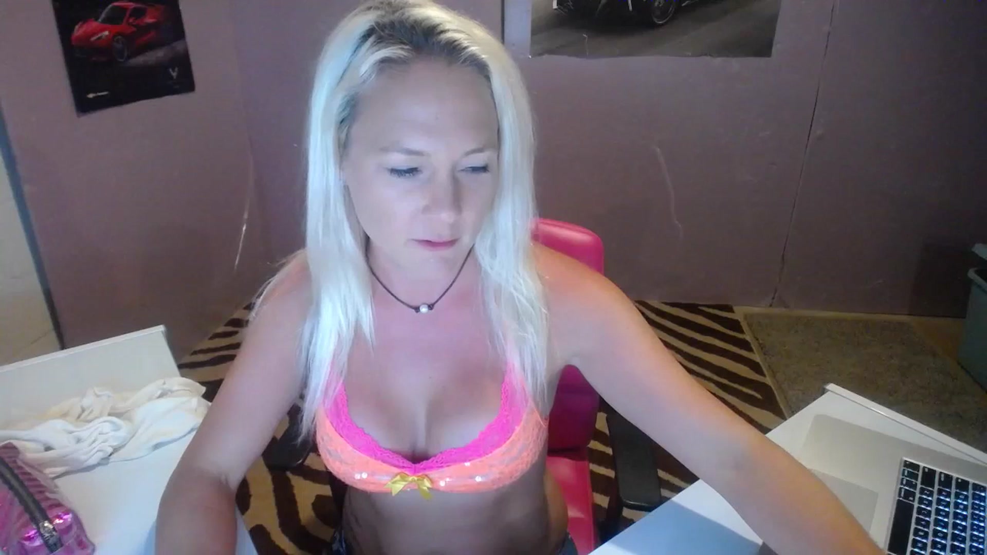 Gallery image thumbnail from AshlynnStorm's myfreecams stream on, 07/06/2023, 04:19 image 3 of 20