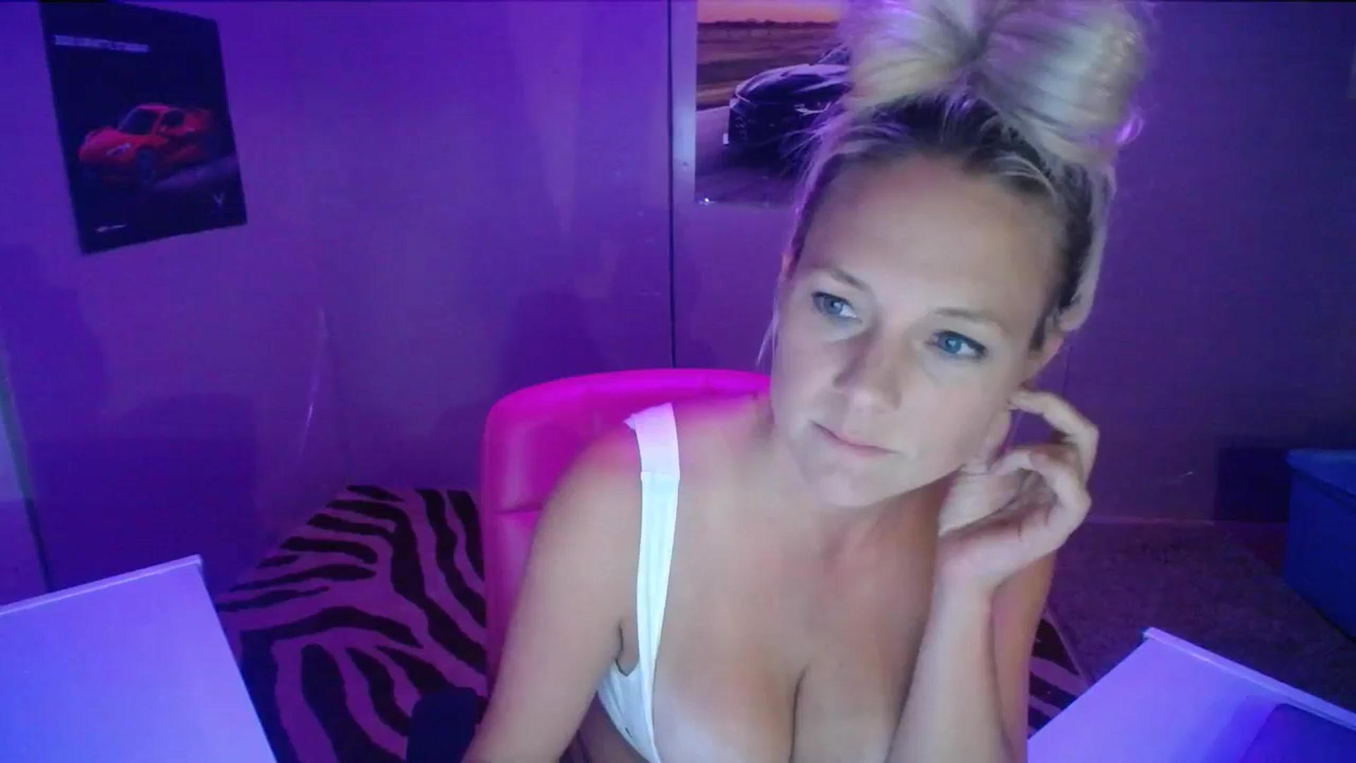 Gallery image thumbnail from AshlynnStorm's myfreecams stream on, 07/26/2023, 06:53 image 14 of 20