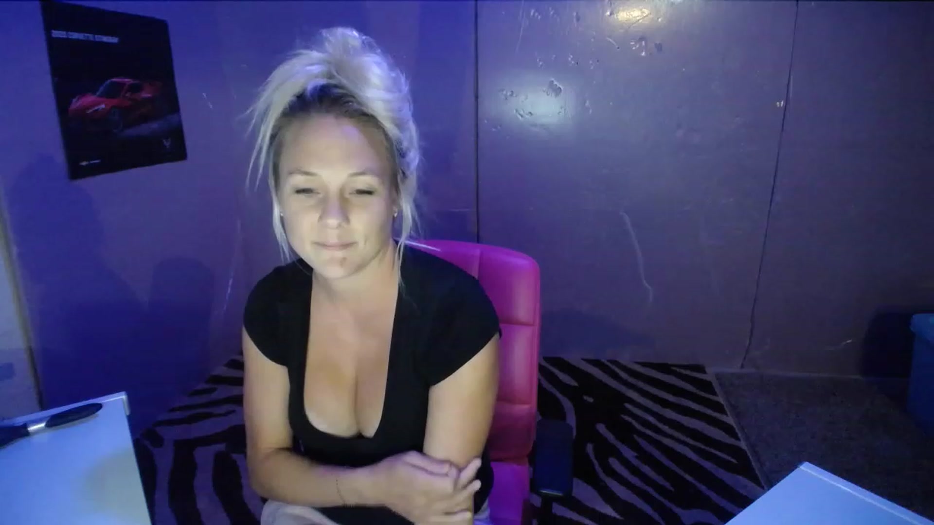 Gallery image thumbnail from AshlynnStorm's myfreecams stream on, 08/25/2023, 04:38 image 16 of 20