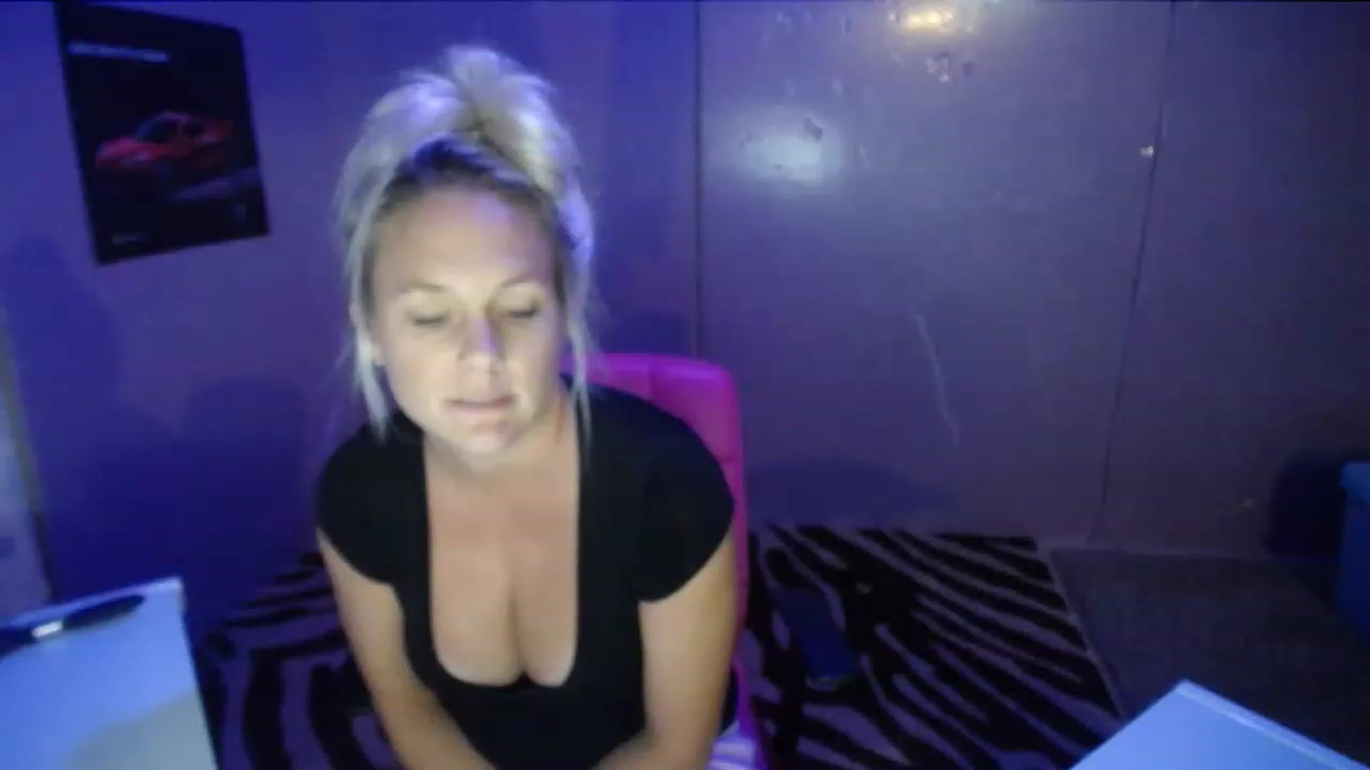 Gallery image thumbnail from AshlynnStorm's myfreecams stream on, 08/25/2023, 04:38 image 5 of 20