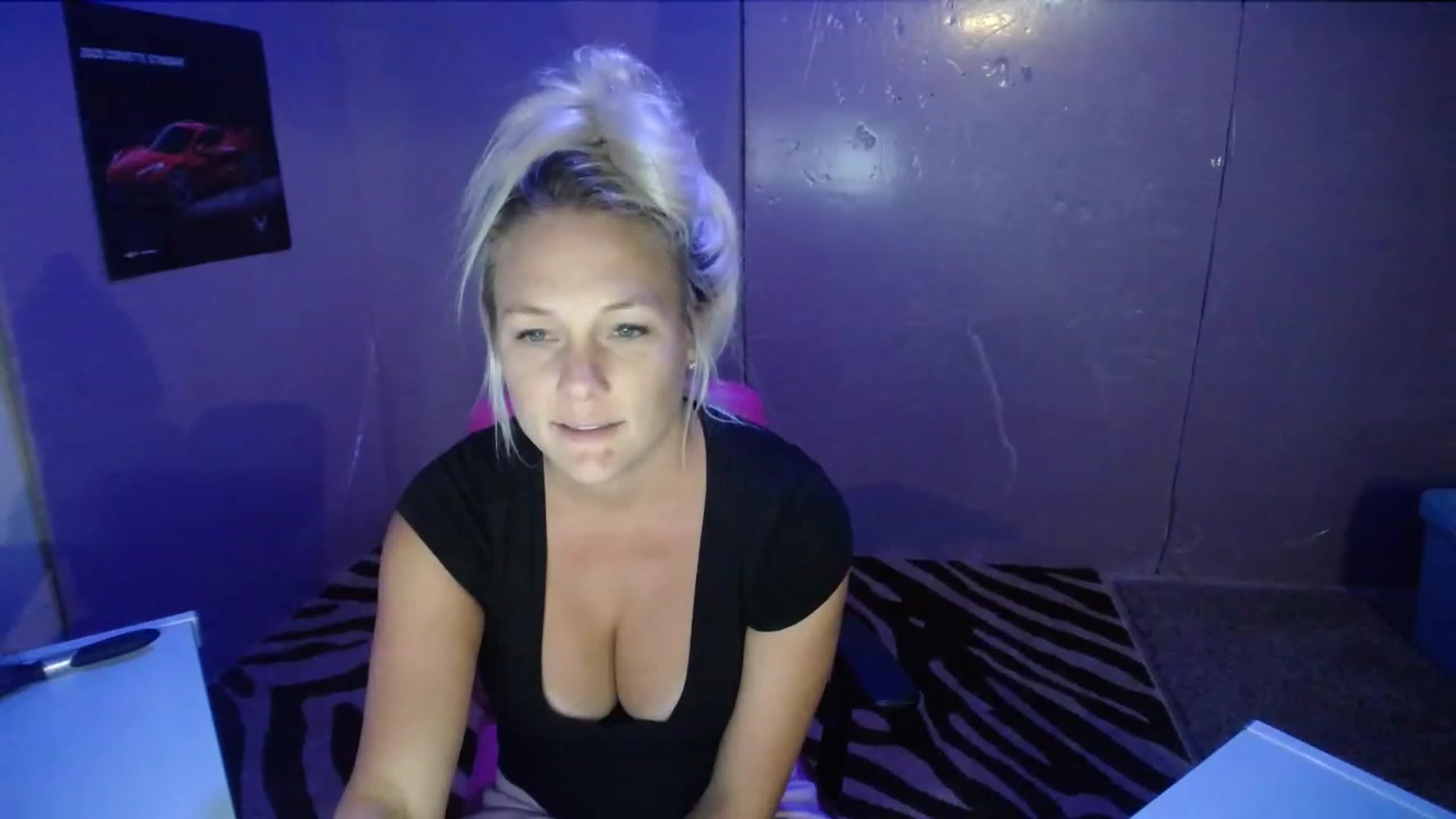 Gallery image thumbnail from AshlynnStorm's myfreecams stream on, 08/25/2023, 04:38 image 7 of 20