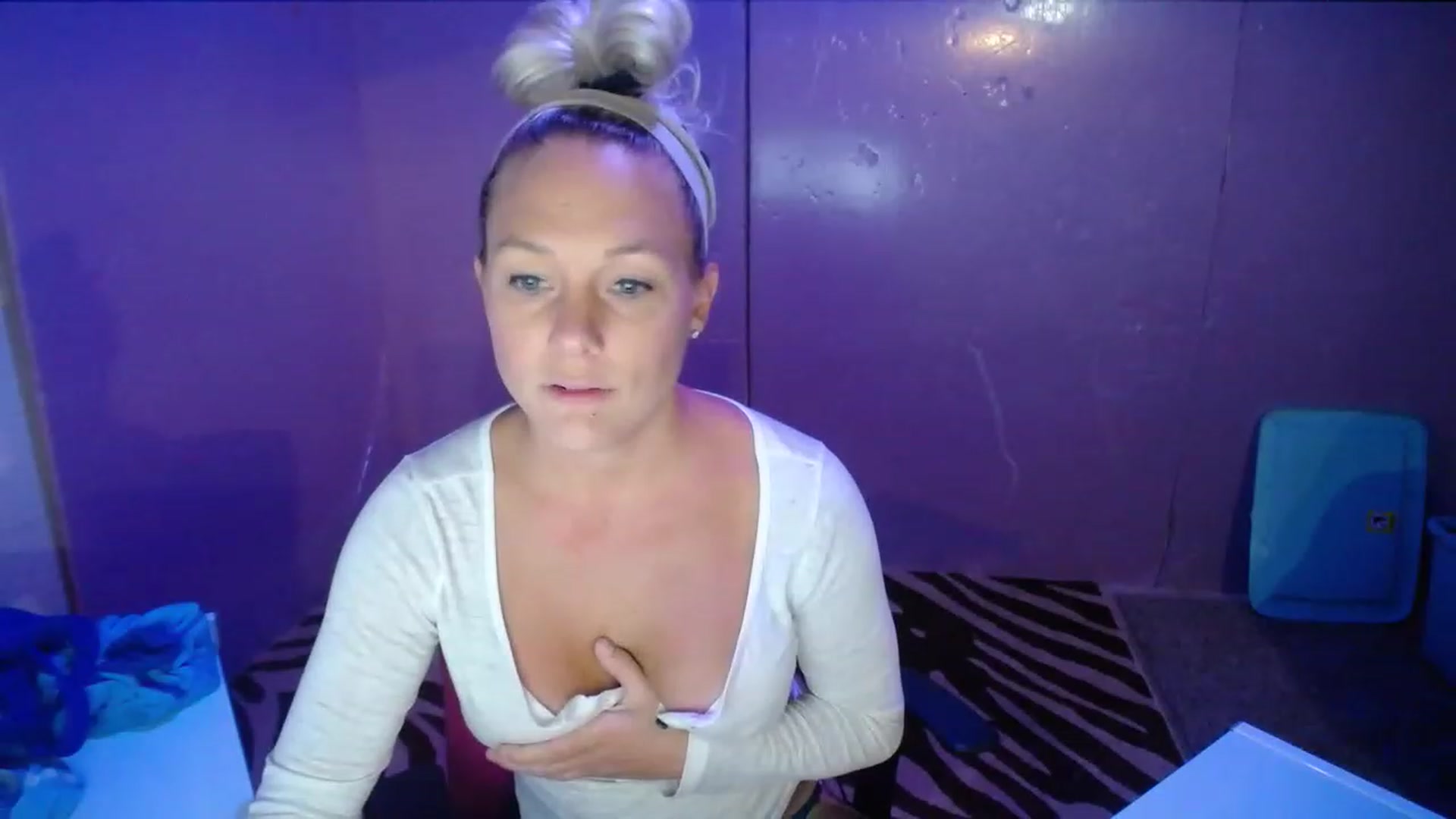 Gallery image thumbnail from AshlynnStorm's myfreecams stream on, 08/29/2023, 05:18 image 13 of 20