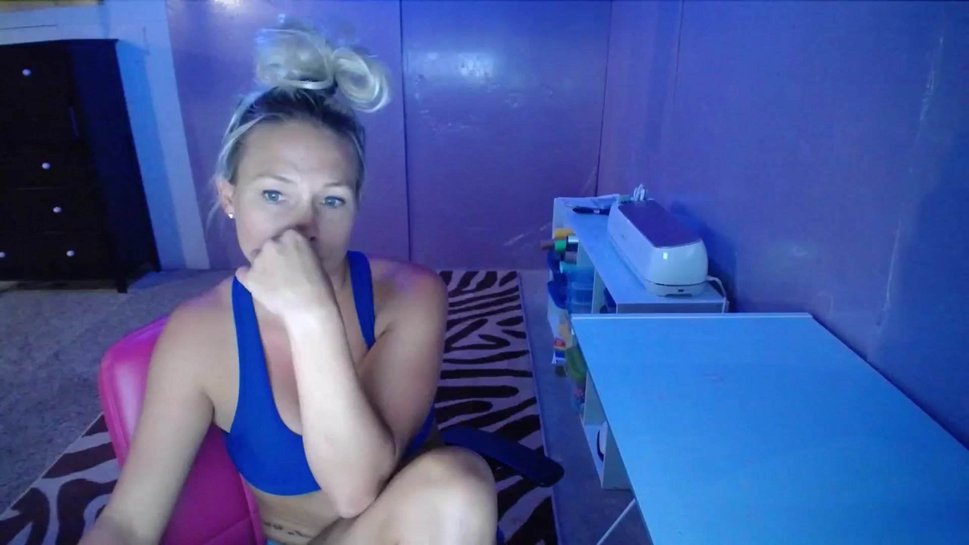 Gallery image thumbnail from AshlynnStorm's myfreecams stream on, 08/29/2023, 07:14 image 16 of 20