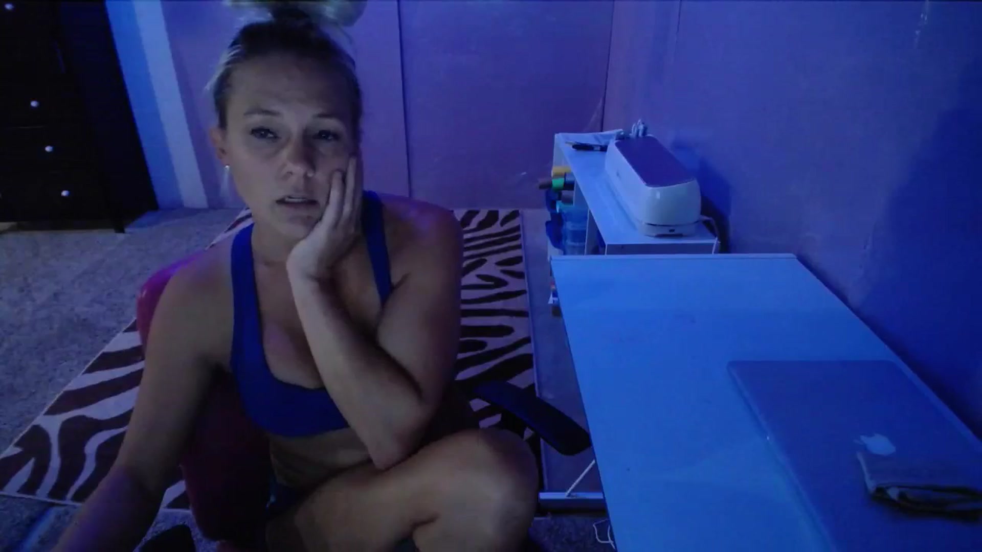Gallery image thumbnail from AshlynnStorm's myfreecams stream on, 08/29/2023, 08:36 image 8 of 20