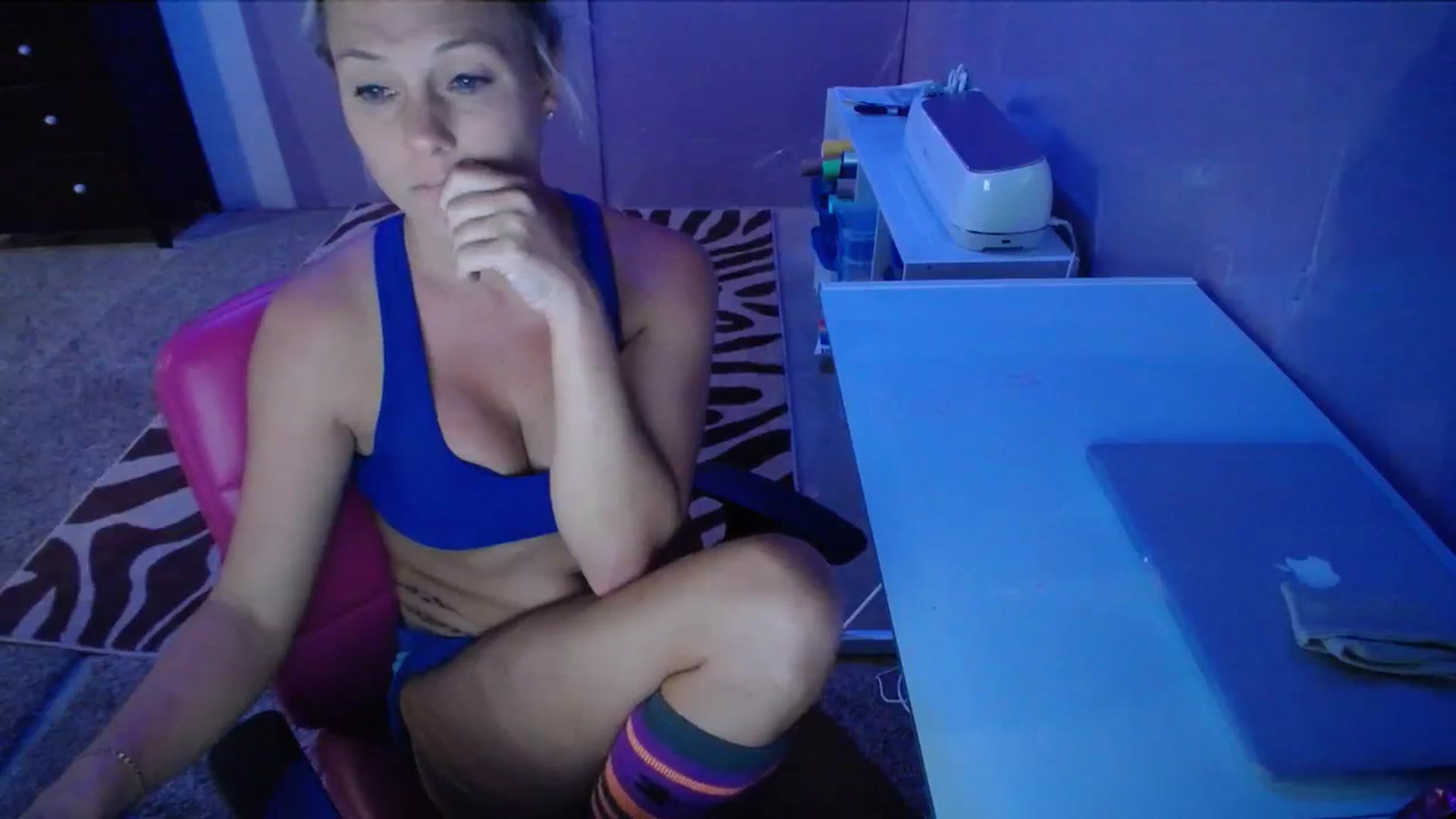 Gallery image thumbnail from AshlynnStorm's myfreecams stream on, 08/29/2023, 08:36 image 15 of 20