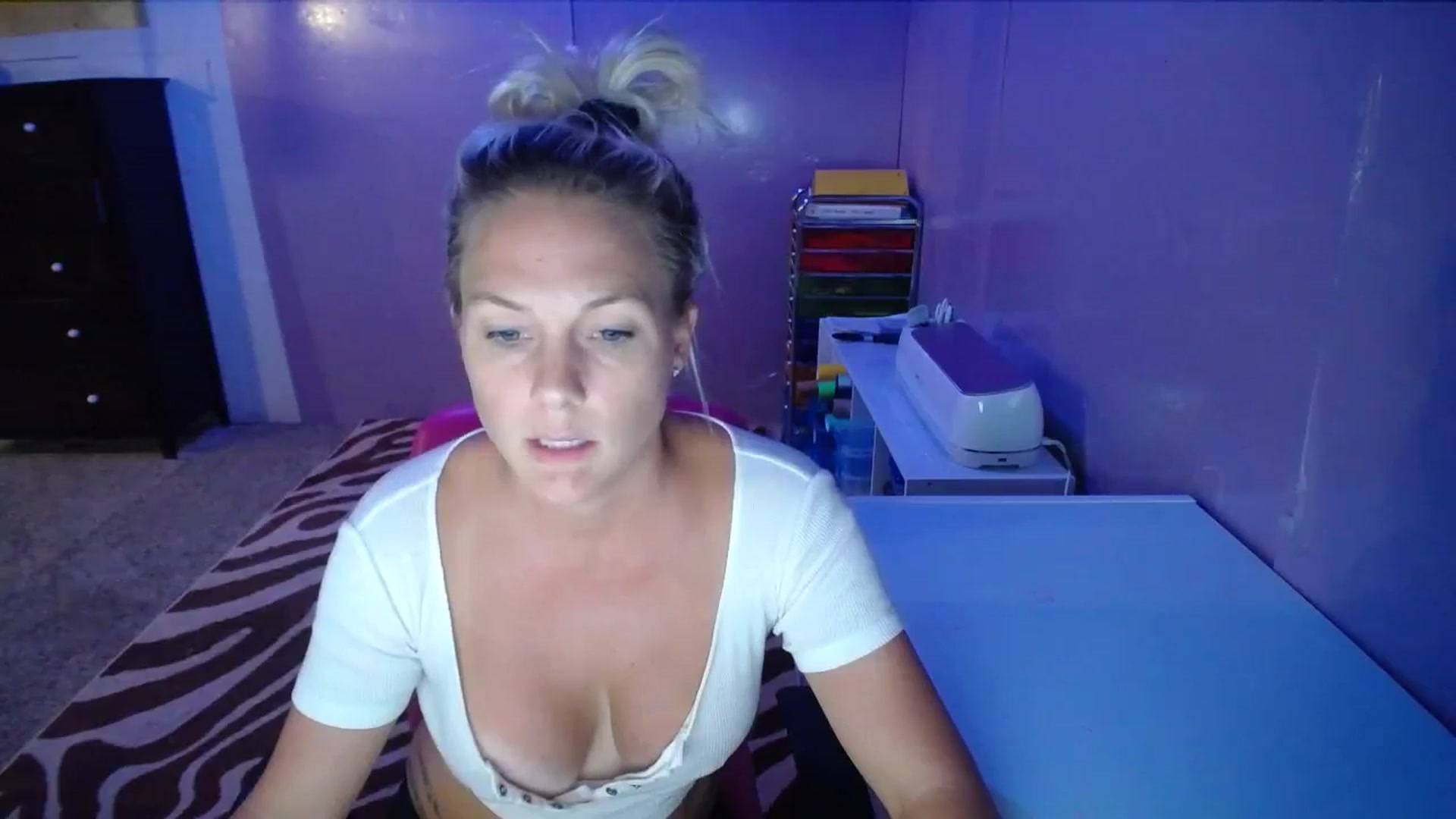 Gallery image thumbnail from AshlynnStorm's myfreecams stream on, 08/31/2023, 07:03 image 5 of 20