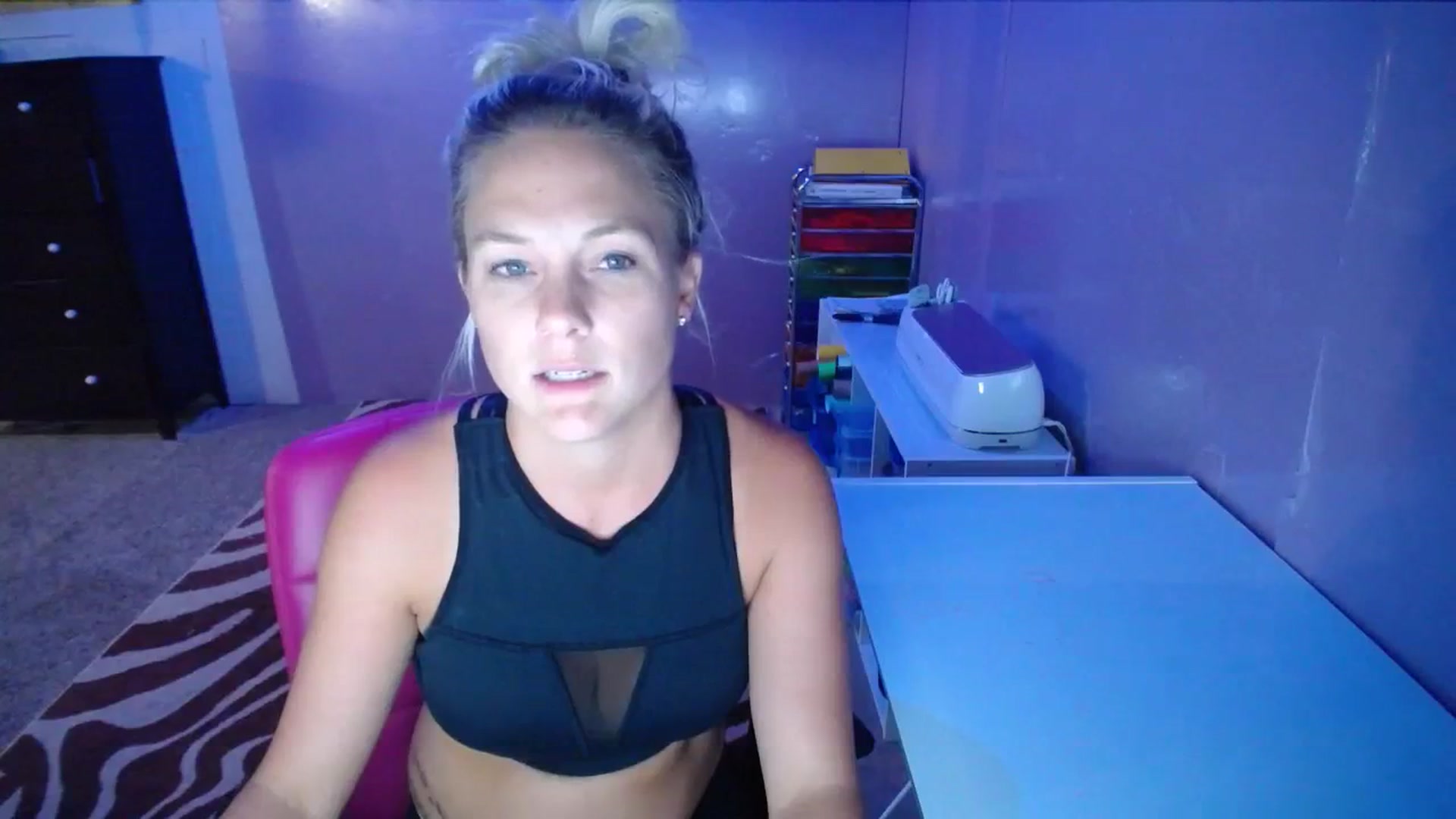 Gallery image thumbnail from AshlynnStorm's myfreecams stream on, 08/31/2023, 07:03 image 3 of 20