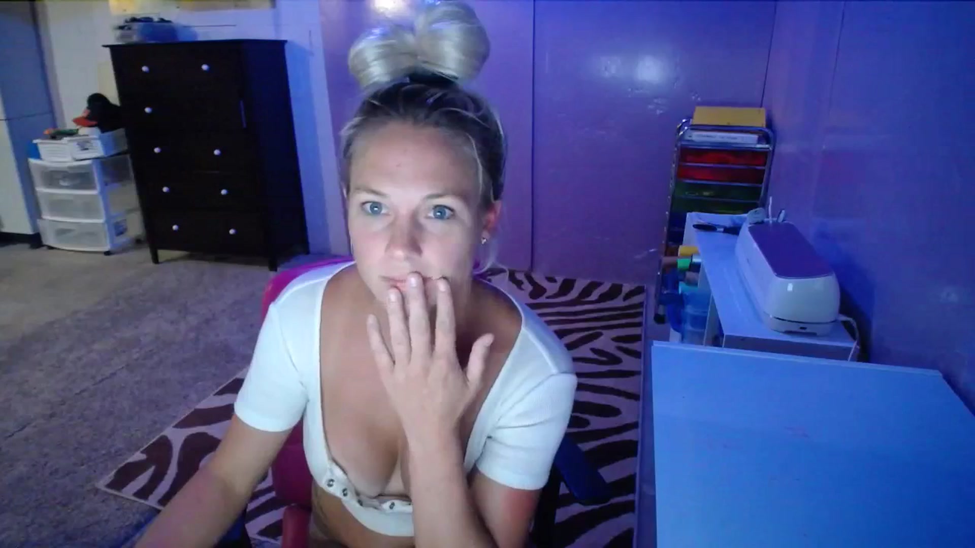 Gallery image thumbnail from AshlynnStorm's myfreecams stream on, 08/31/2023, 07:44 image 15 of 20