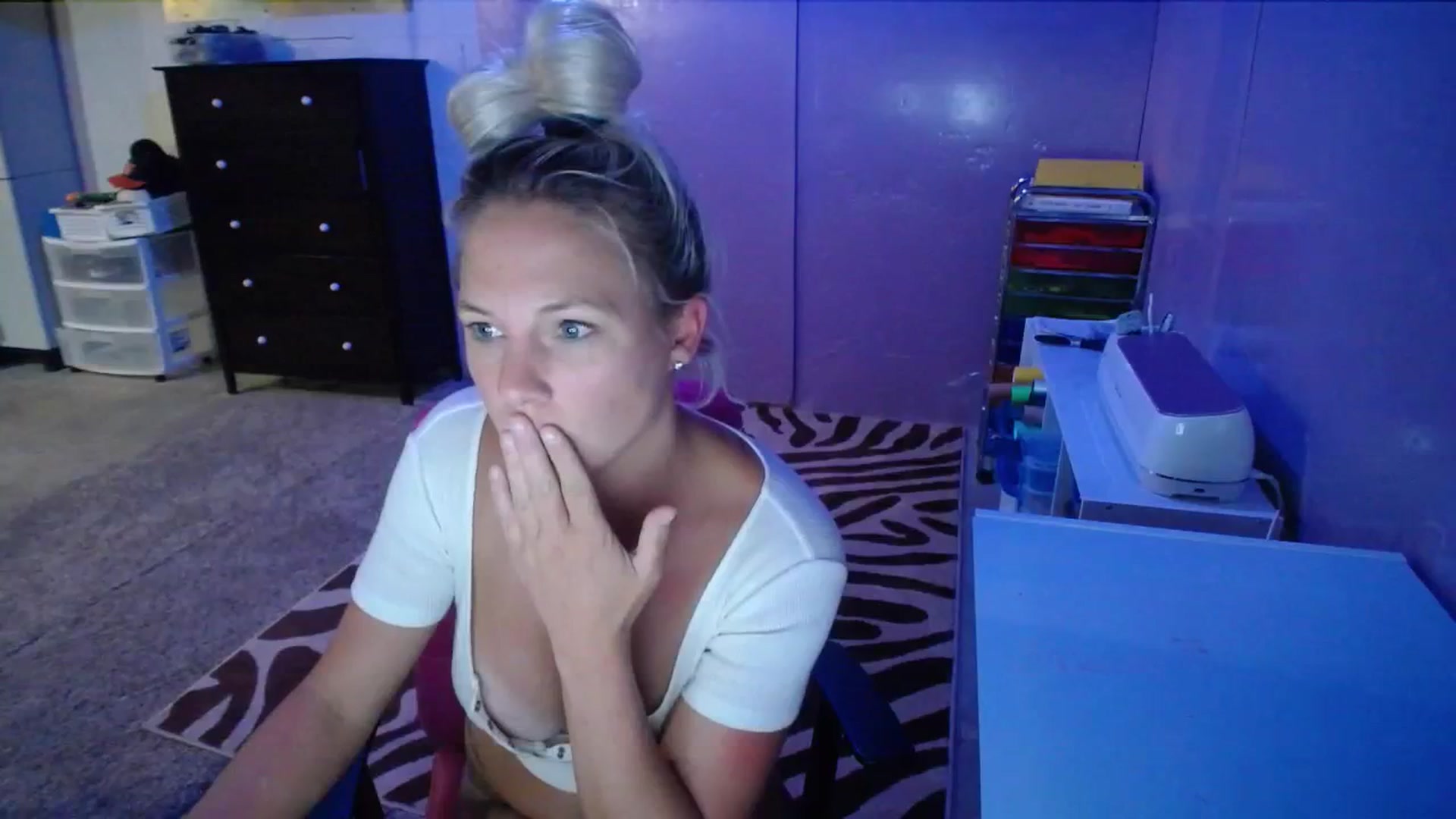 Gallery image thumbnail from AshlynnStorm's myfreecams stream on, 08/31/2023, 07:44 image 14 of 20