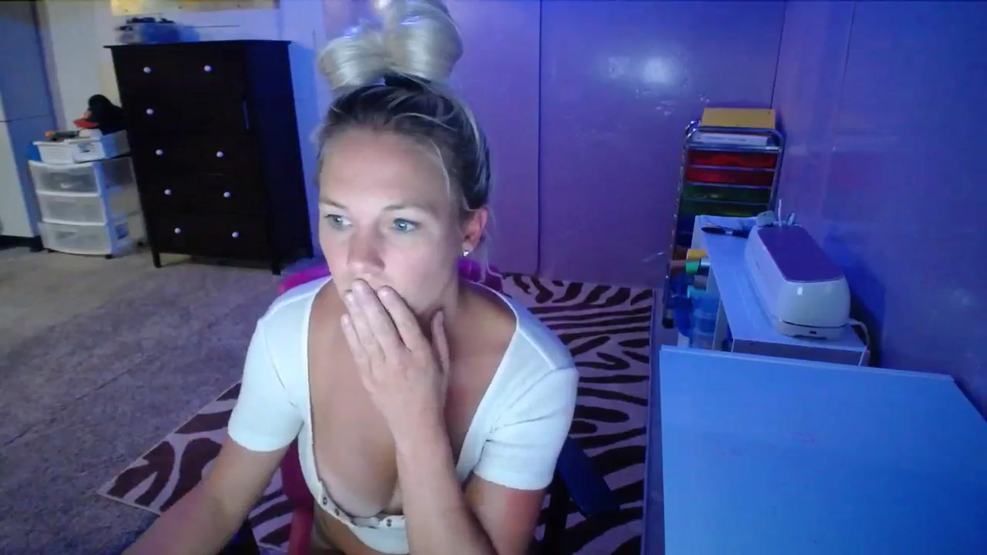 Gallery image thumbnail from AshlynnStorm's myfreecams stream on, 08/31/2023, 07:44 image 12 of 20