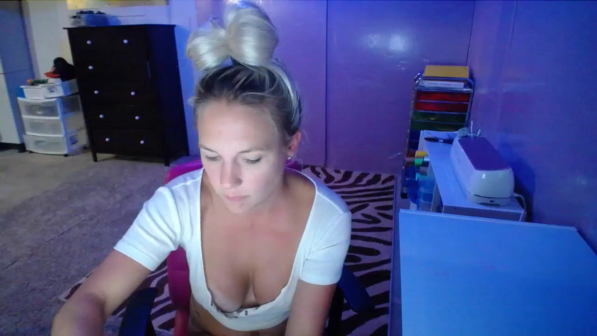 Gallery image thumbnail from AshlynnStorm's myfreecams stream on, 08/31/2023, 07:44 image 11 of 20