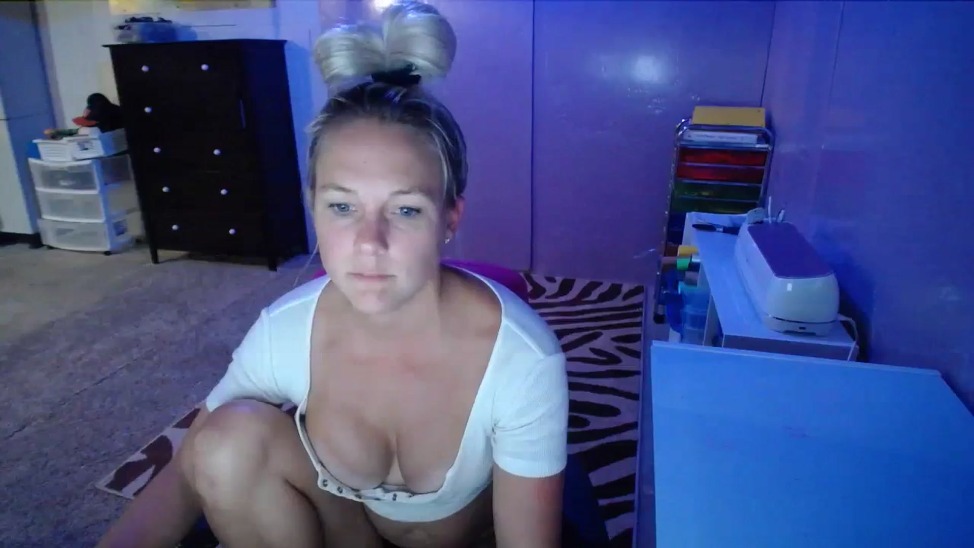 Gallery image thumbnail from AshlynnStorm's myfreecams stream on, 08/31/2023, 07:44 image 7 of 20