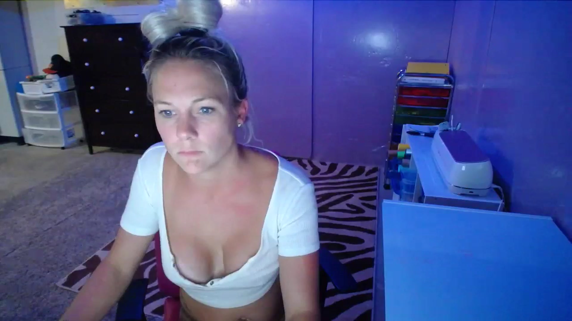 Gallery image thumbnail from AshlynnStorm's myfreecams stream on, 08/31/2023, 07:44 image 13 of 20
