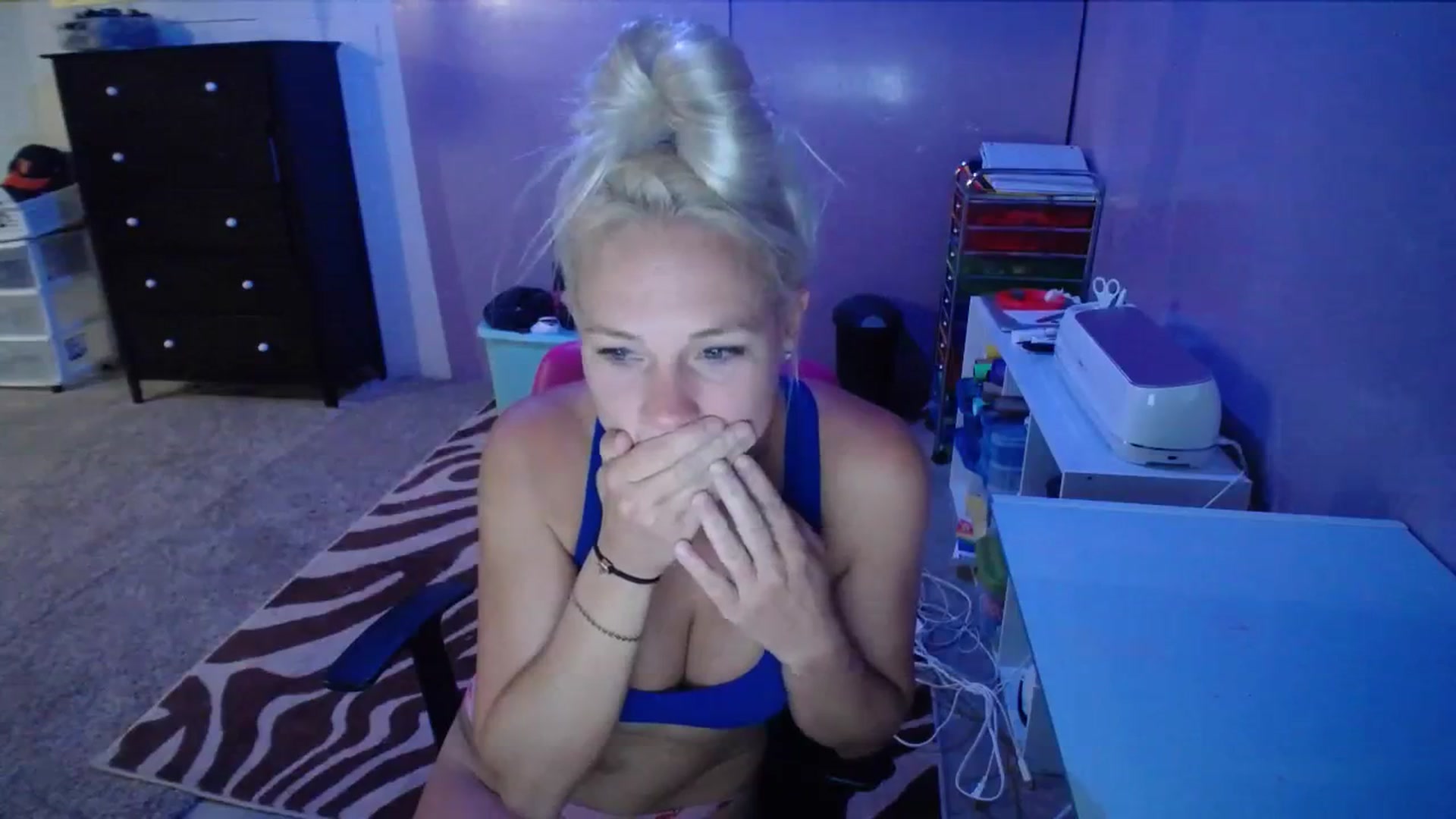 Gallery image thumbnail from AshlynnStorm's myfreecams stream on, 09/12/2023, 05:05 image 13 of 20